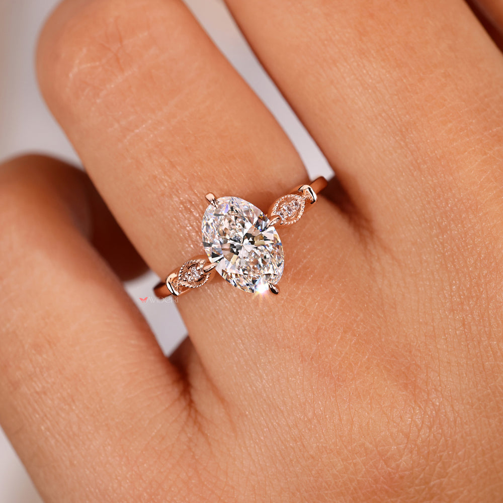 Vintage diamond ring crafted with compass prongs and featuring a Lab Grown Diamond for sustainable brilliance.
