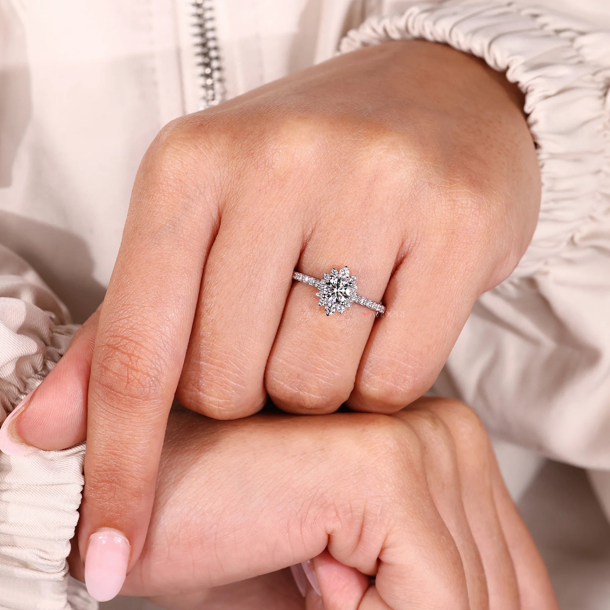 Avideri engagement ring with round cut diamond ring.