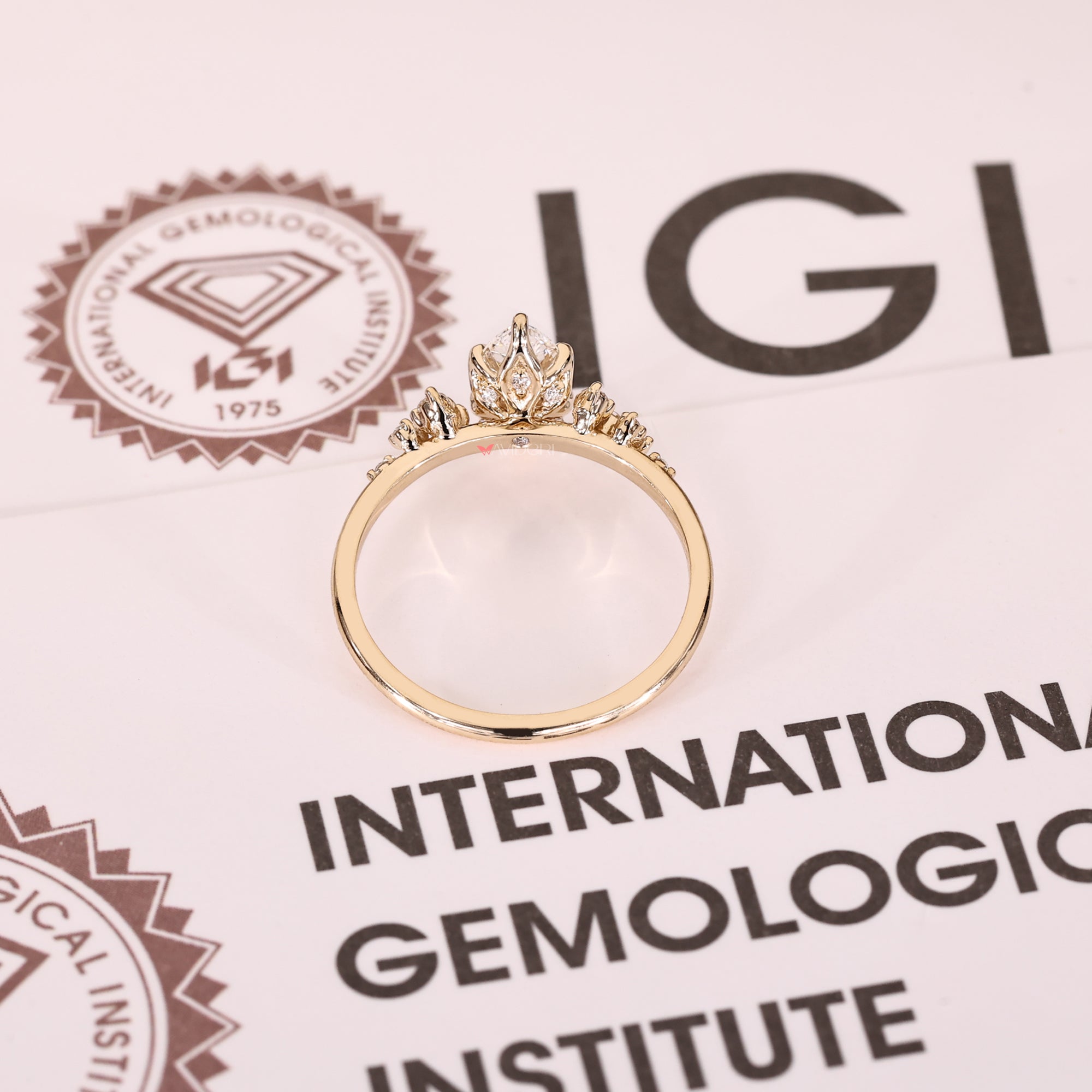 Tulip setting engagement ring with 6 claw prong setting.