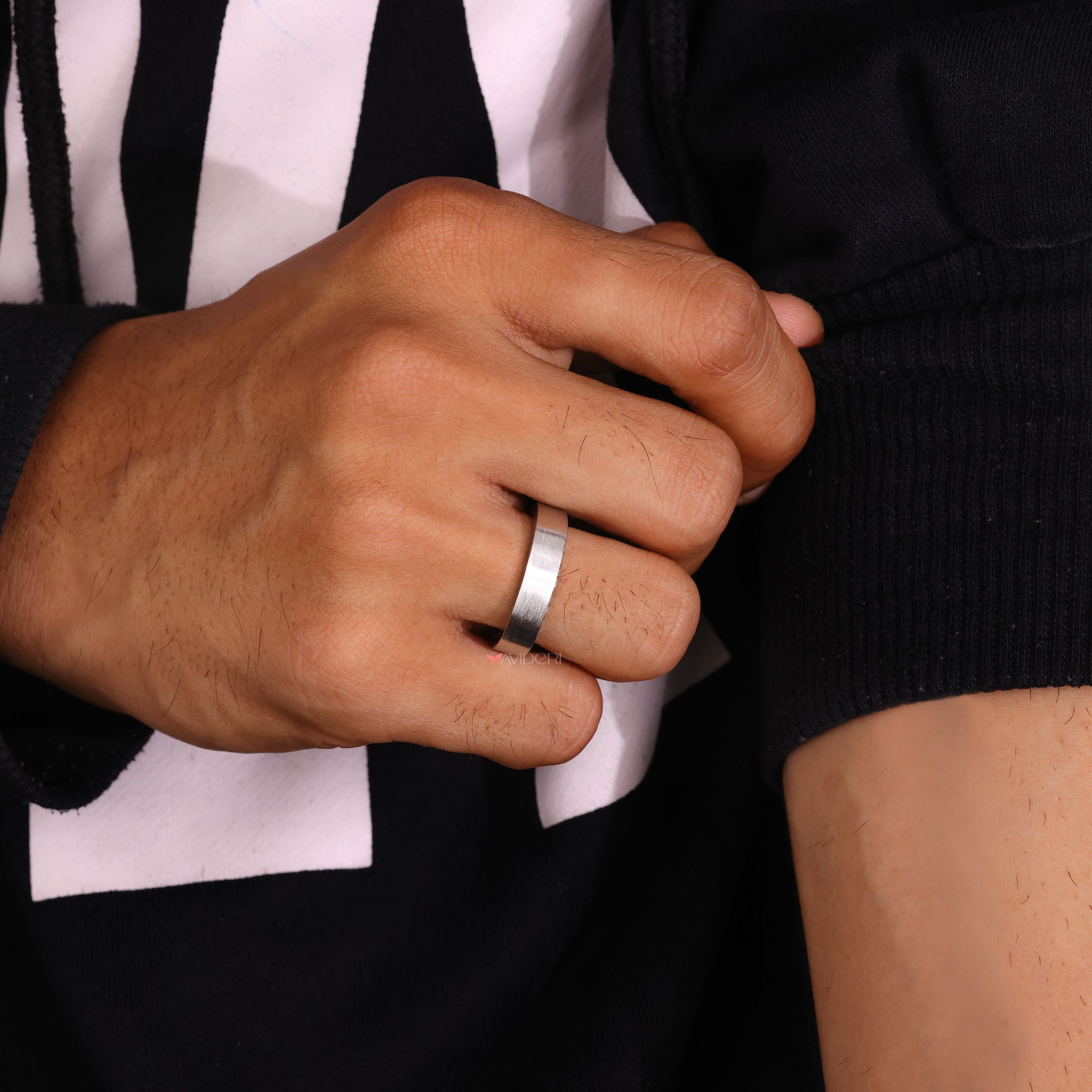 Round diamond wedding band shines with brilliance.