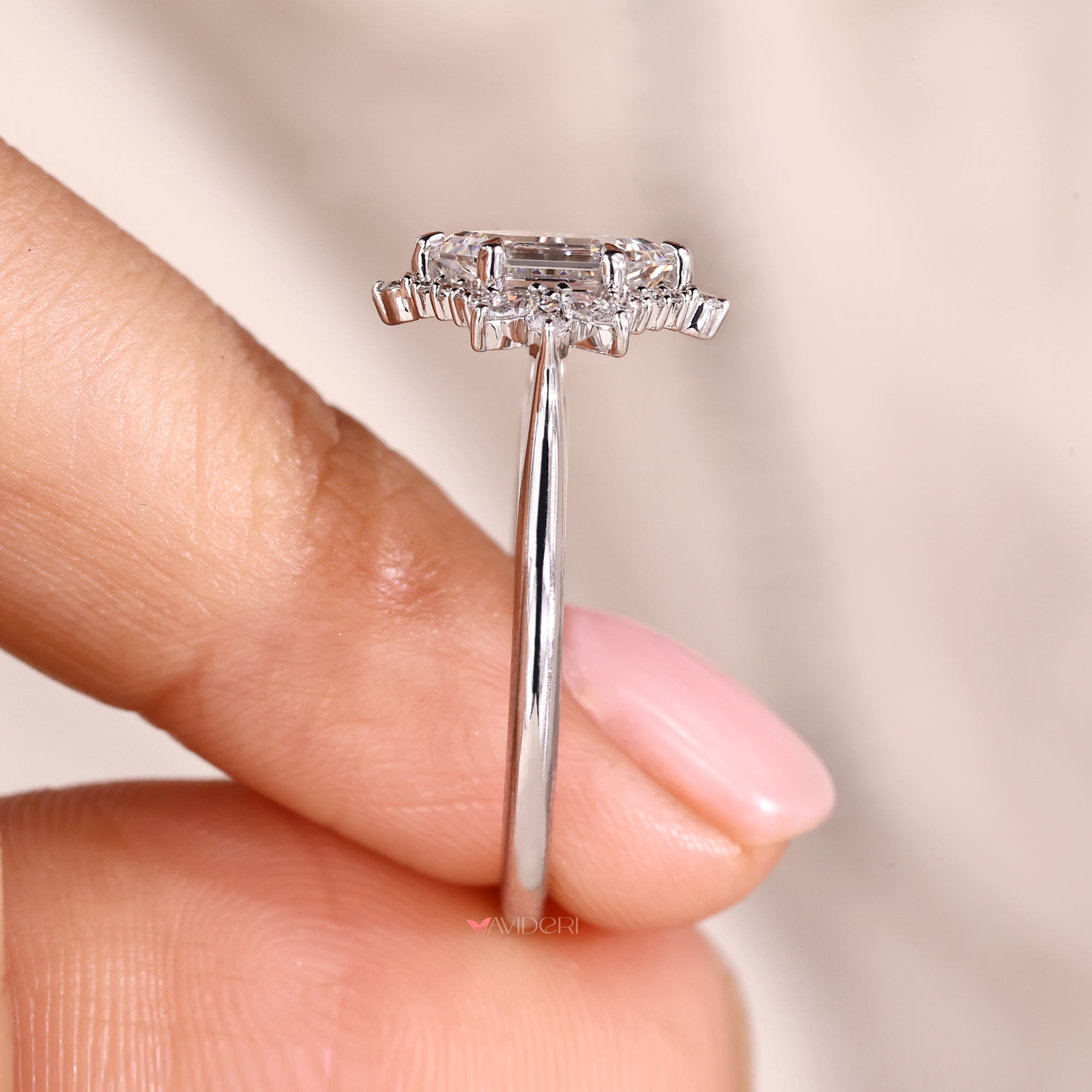 Tapered shank setting with 6 claw prong setting.