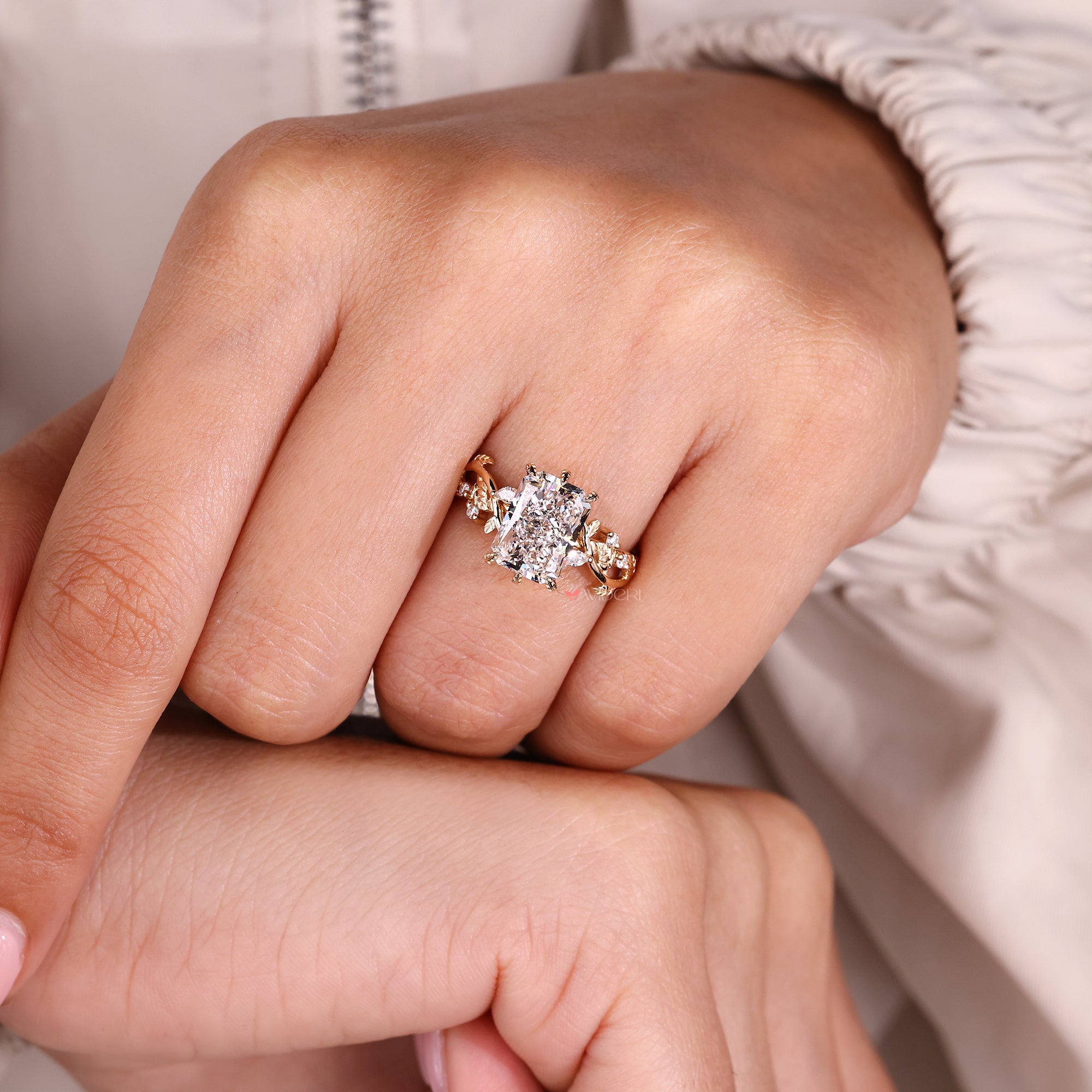 Lab-grown diamond ring in cluster setting ring design.
