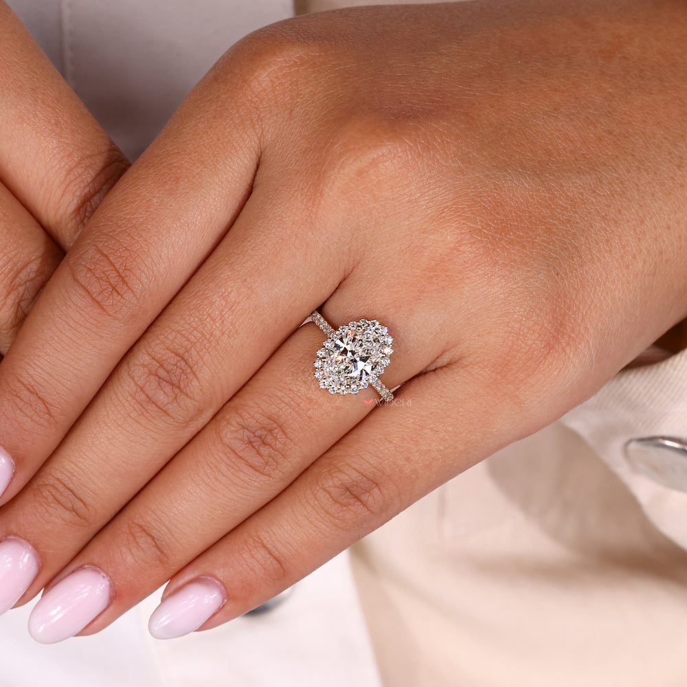 Round diamond ring with an oval diamond centerpiece for added brilliance.
