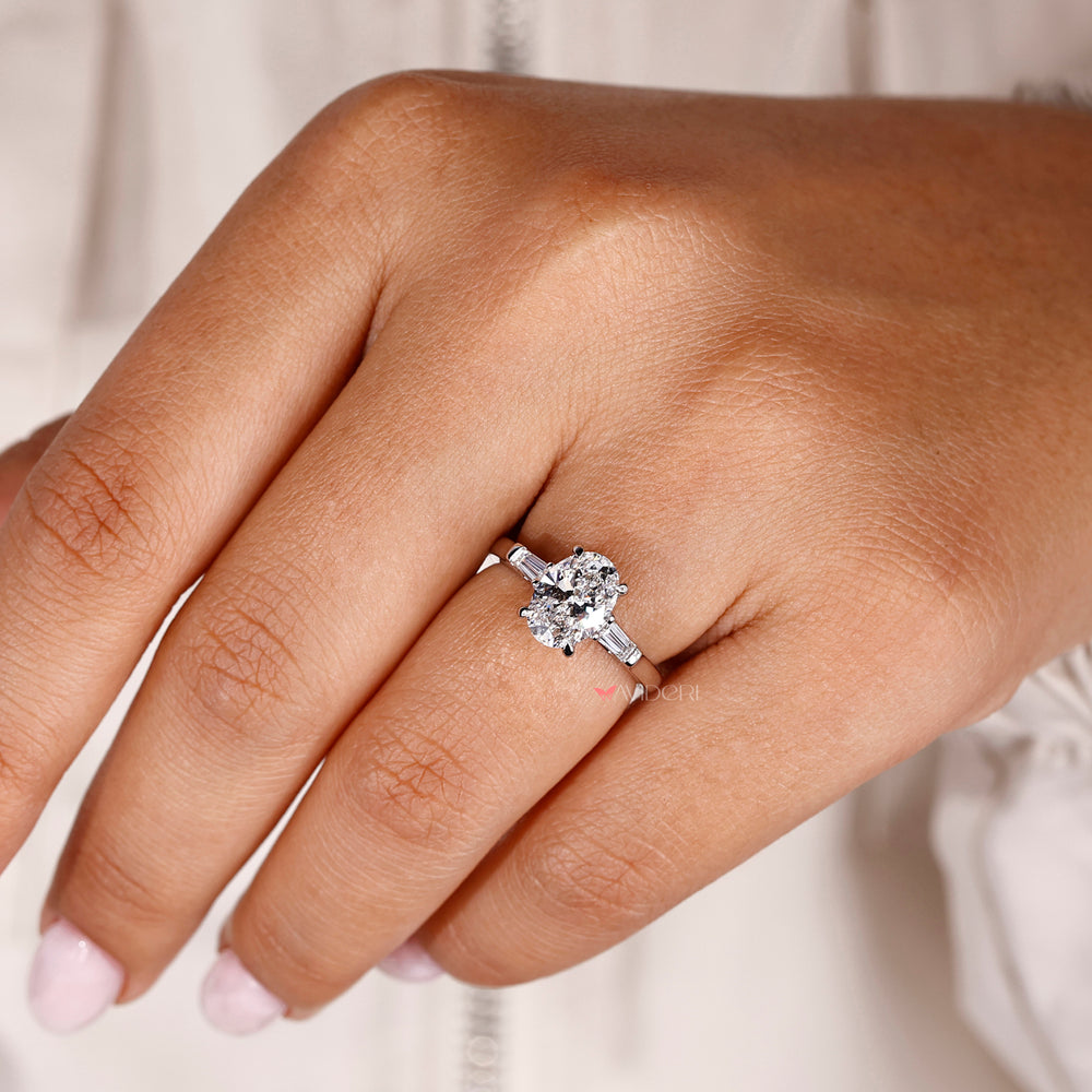 IGI certified oval shaped engagement ring with guaranteed quality and shine.
