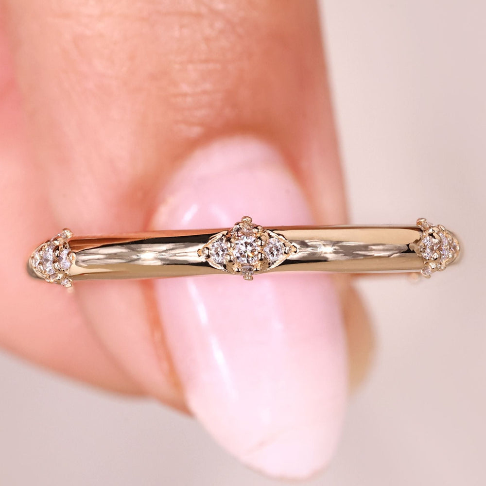 Round cut diamond band with distance pave style.
