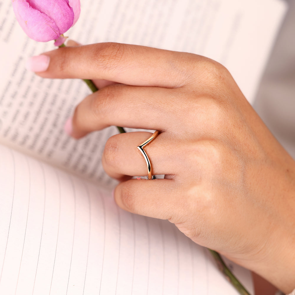 V shaped chevron wedding band with curvy design.