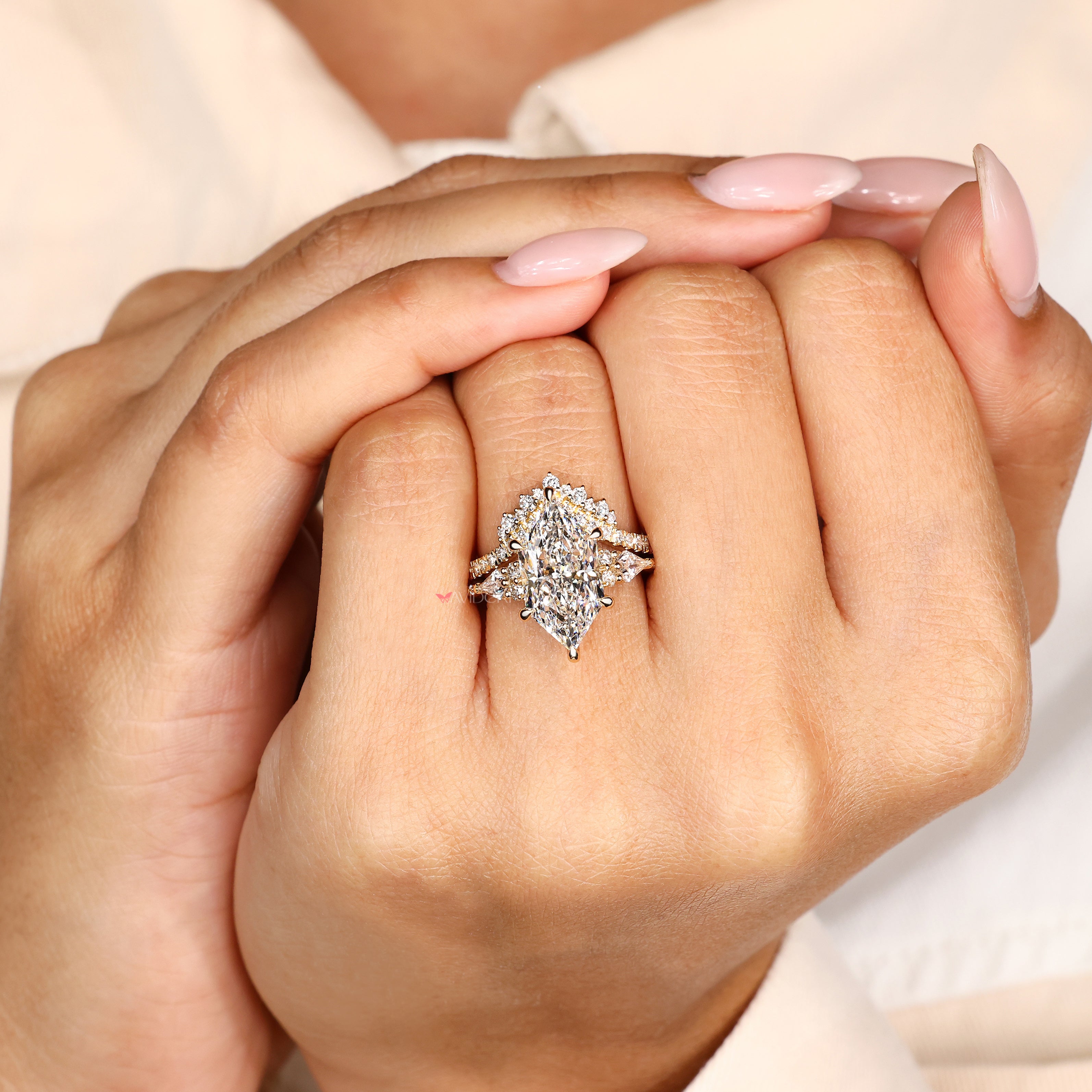 Double row curved diamond wedding band design.
