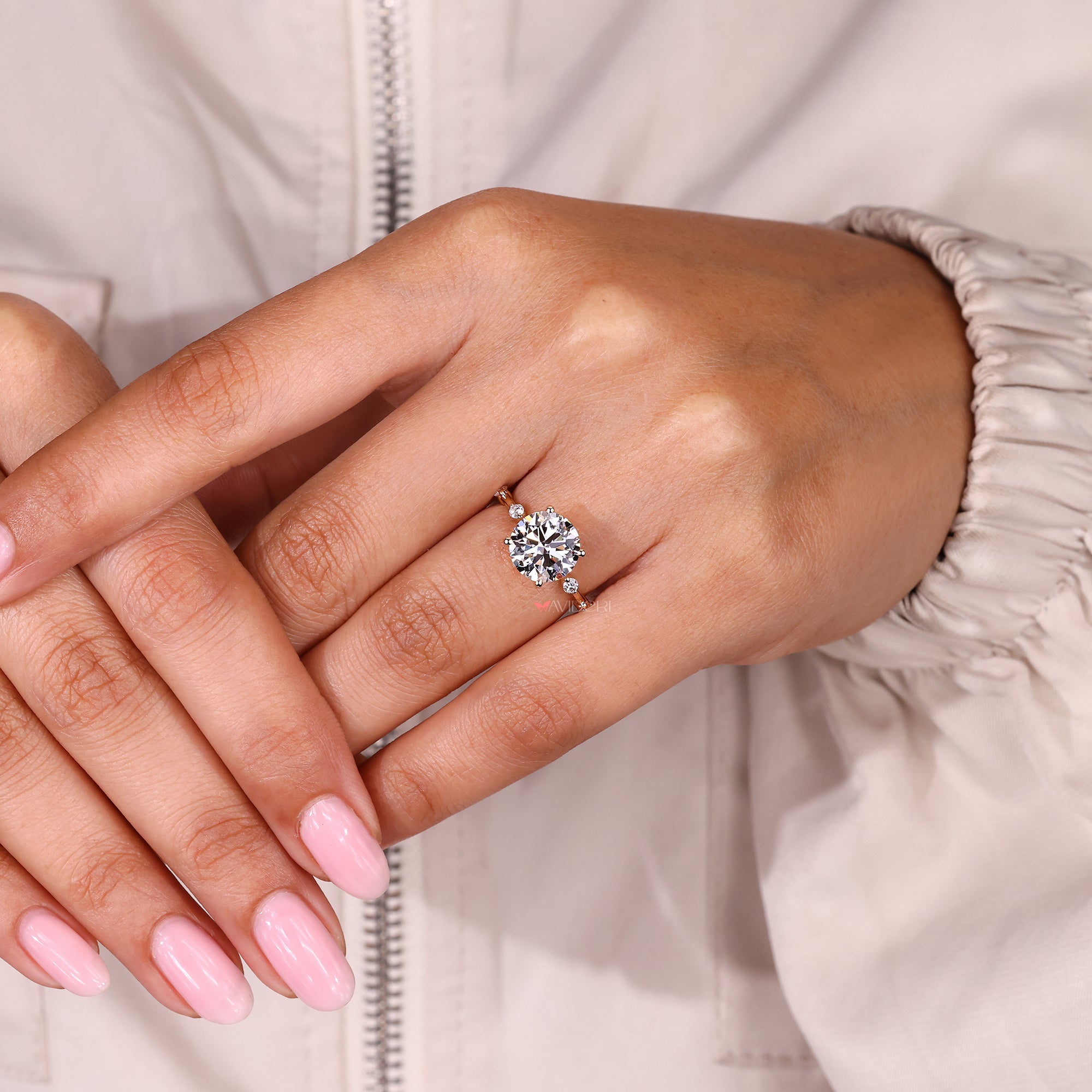 Avideri round cut diamond ring handmade.
