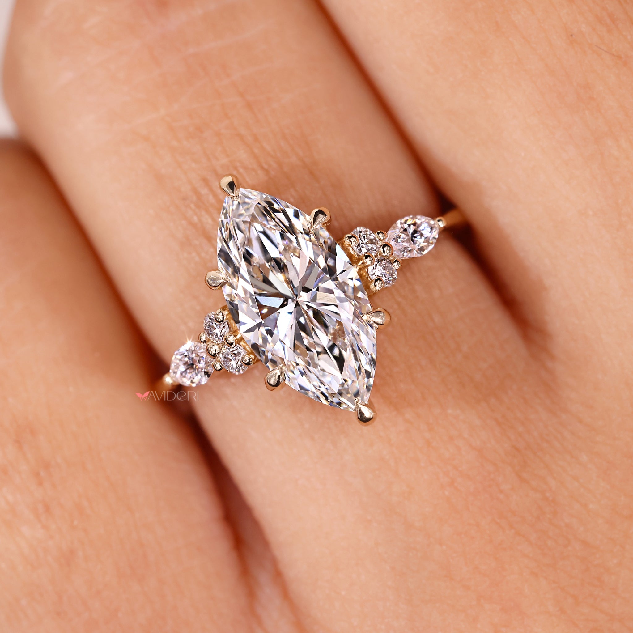 Avideri engagement ring features custom design with luxury finish.