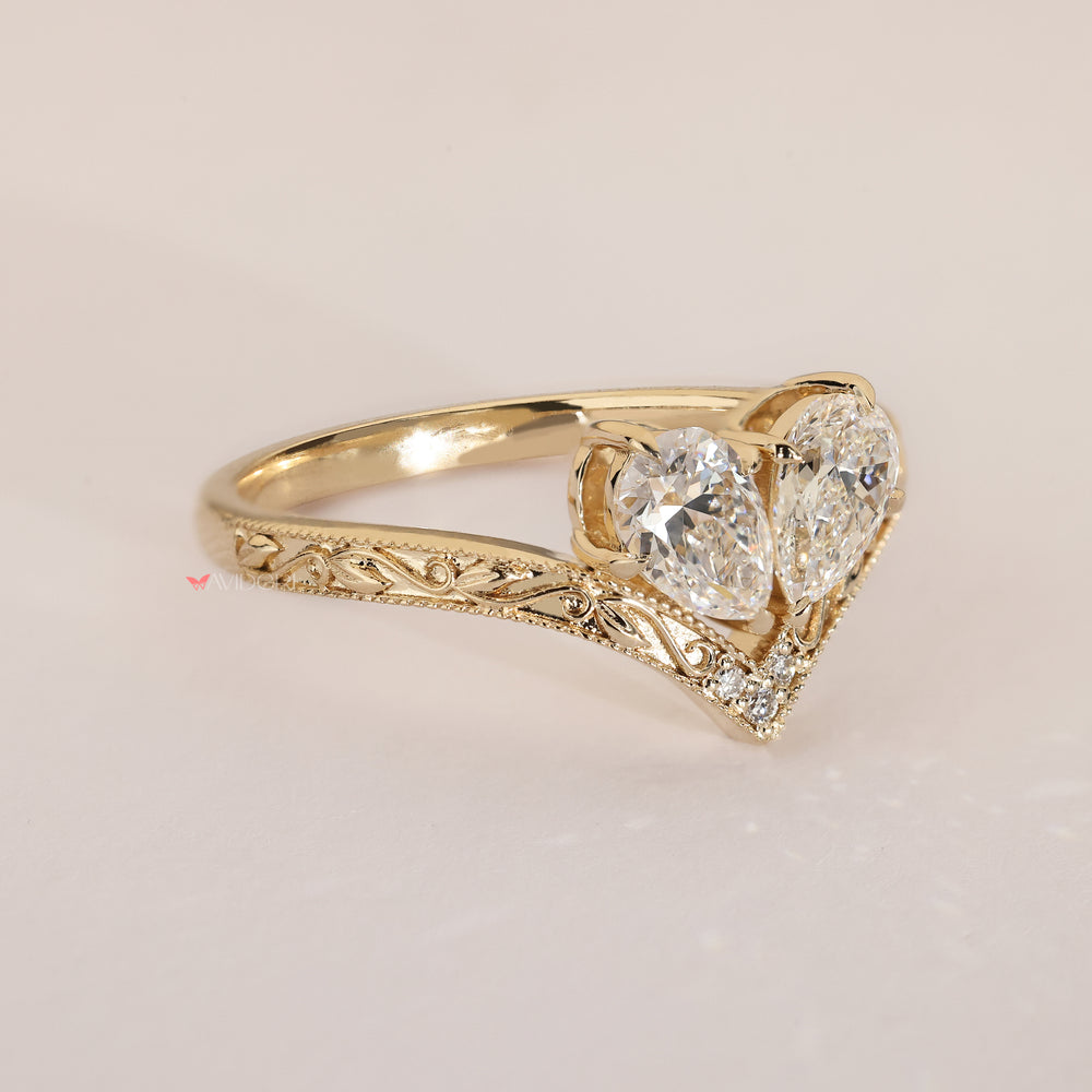 Filigree toi et moi diamond ring handmade style.
