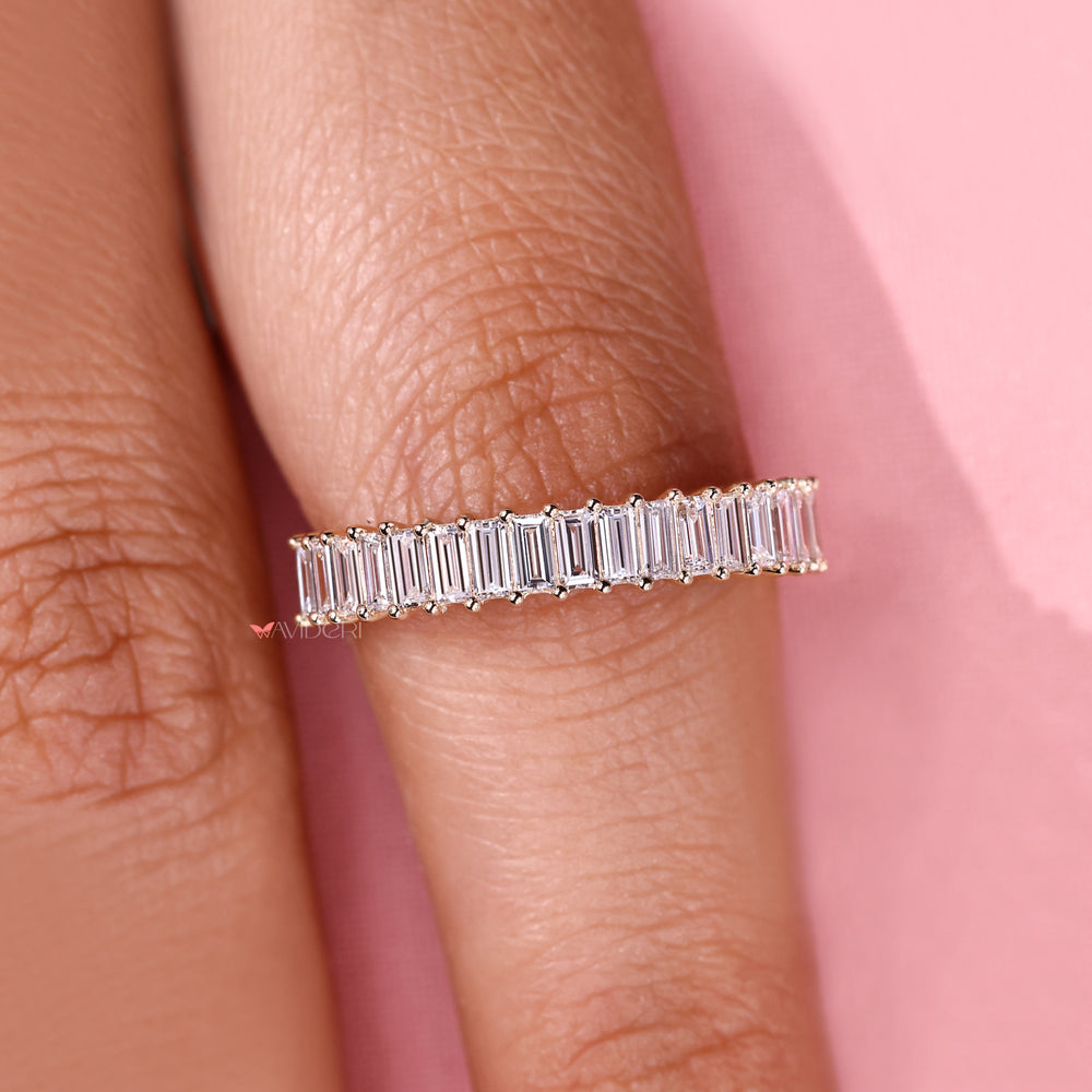 Half eternity band with baguette diamond style.
