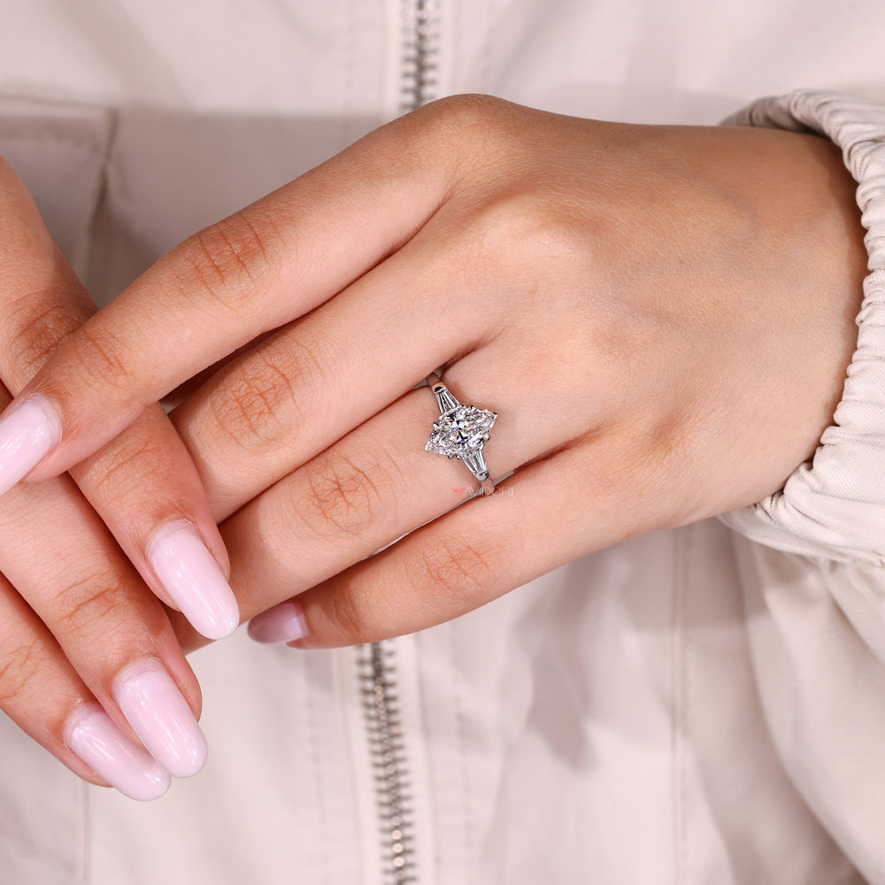 Two V prong marquise diamond ring design.
