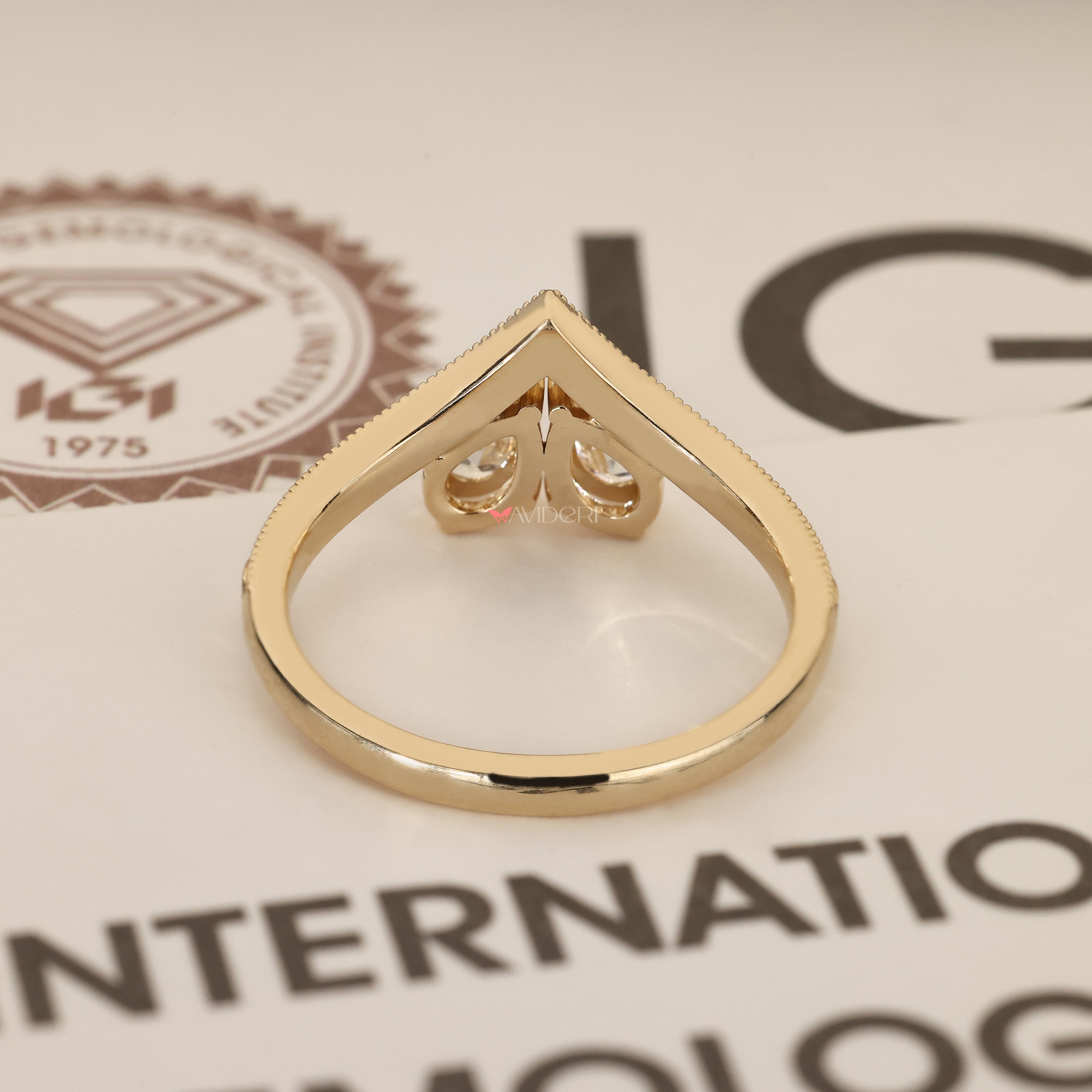 Lab grown toi et moi diamond ring IGI certified.
