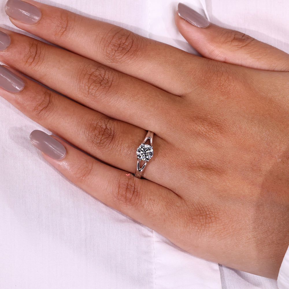 Diamond solitaire crafted to symbolize enduring love and commitment.
