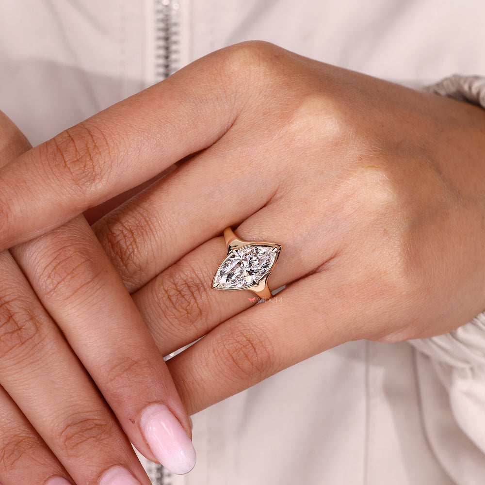 Bezel type prong settings with smooth edges.