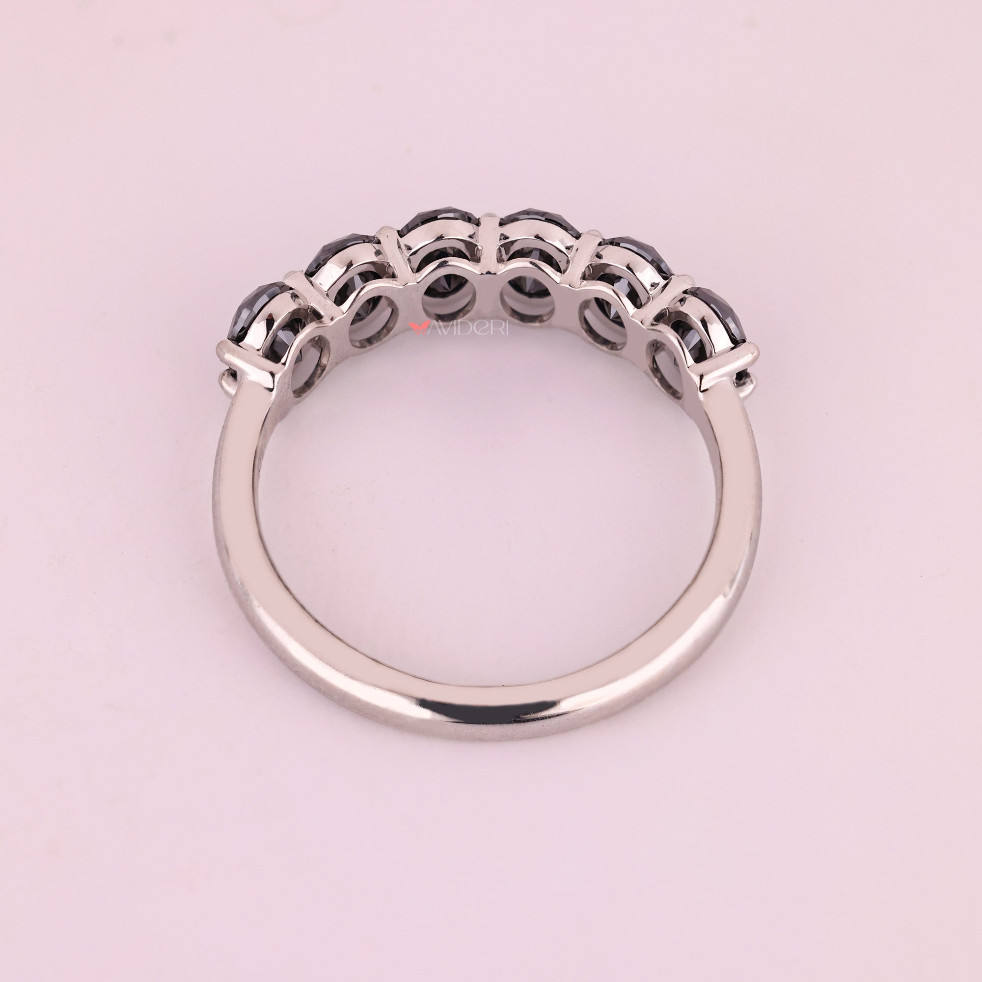 Handmade jewelry with avideri band.