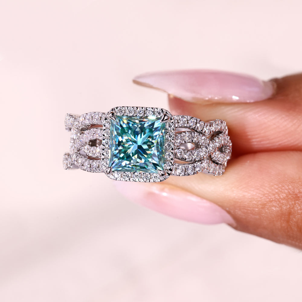 4 Claw Prong Setting secures the Moissanite in place with precision.