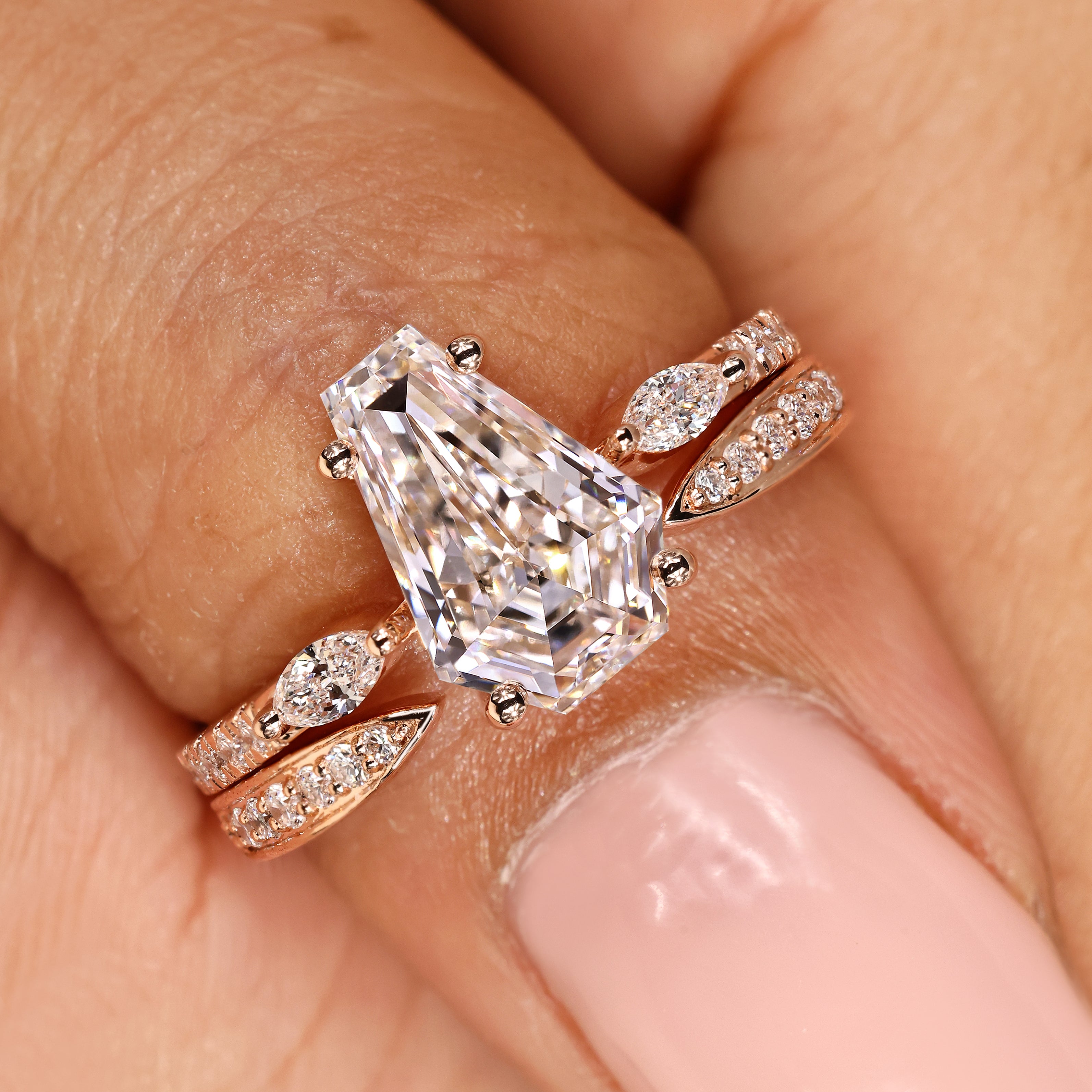 Coffin diamond ring with round diamond pave.

