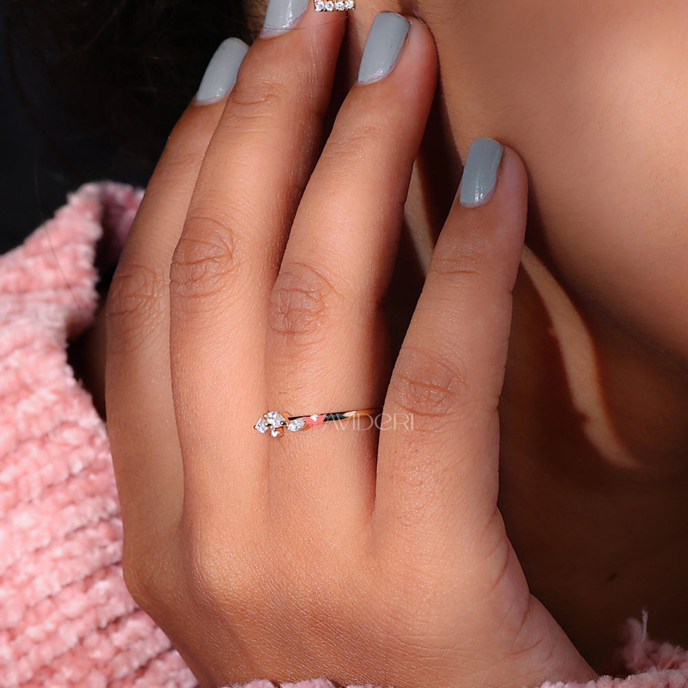 Half eternity wedding band in yellow gold.
