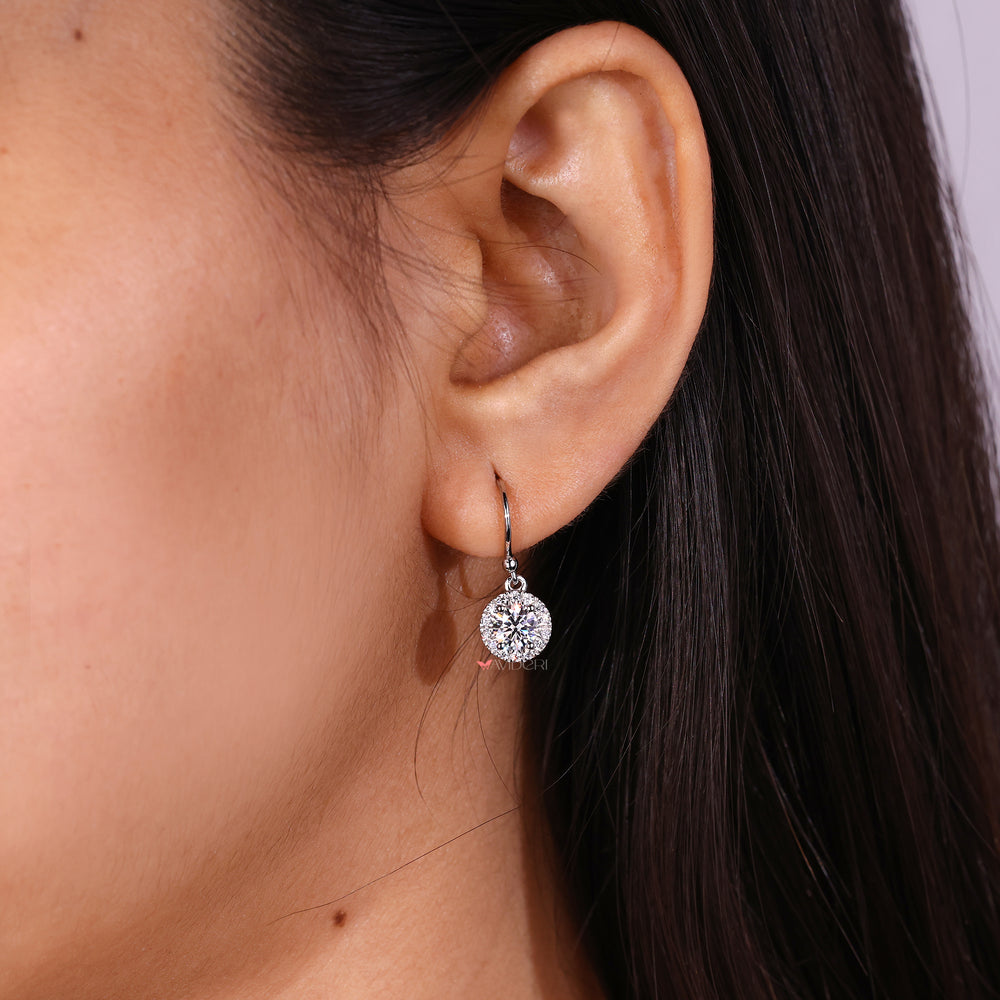Drop earrings featuring sparkling diamonds in white gold.
