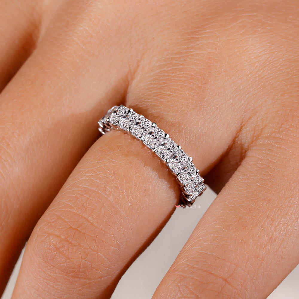 Avideri Wedding Band offering luxury with the finest diamond craftsmanship.
