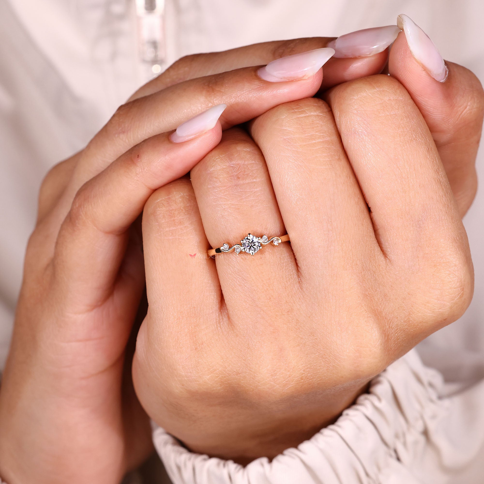 Minimalist ring with round side stones.
