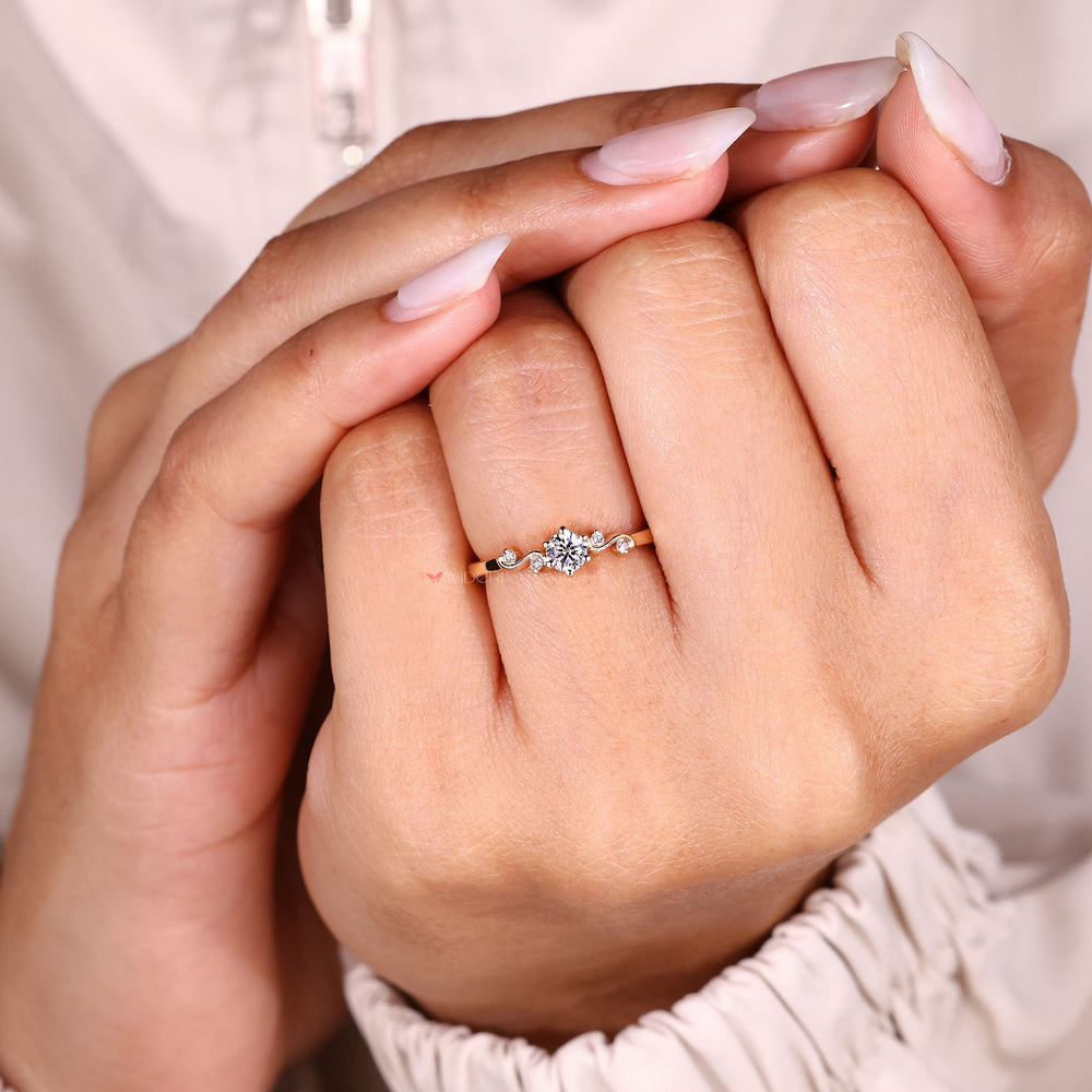 Minimalist ring with round side stones.
