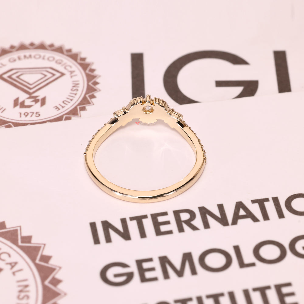 Lab grown round diamond ring IGI certified.
