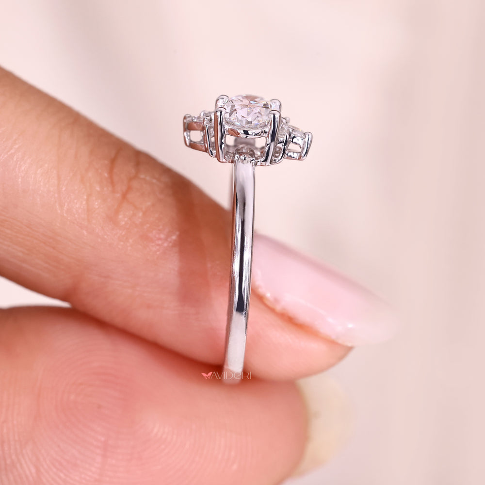 Cluster halo oval cut diamond engagement ring.
