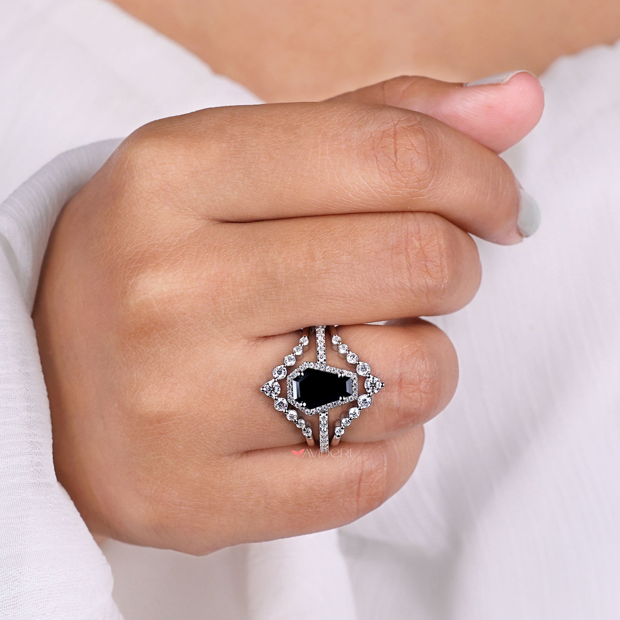 Avideri bridal set with a coffin engagement ring for a luxurious look