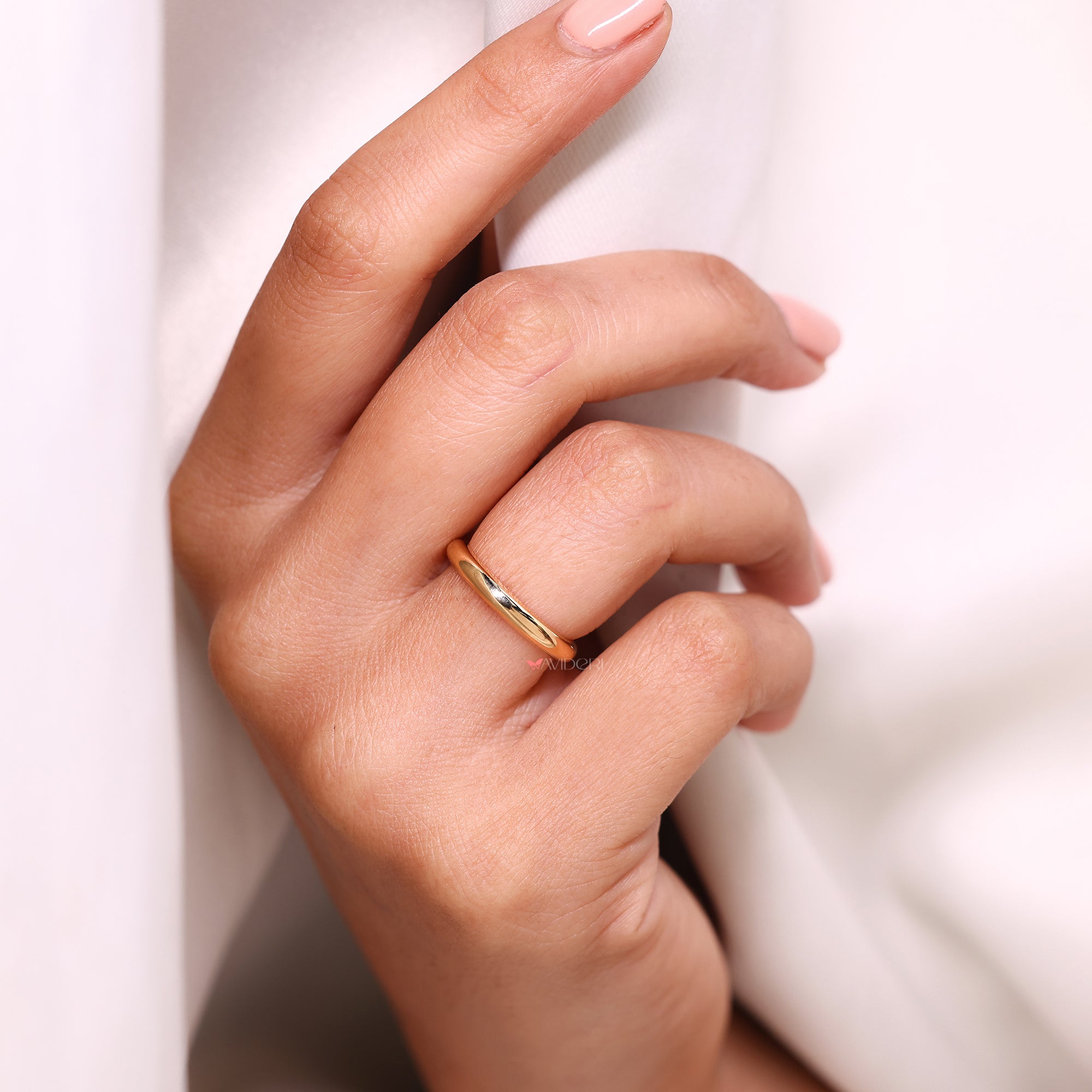 Comfort fit band in simple yellow gold band.
