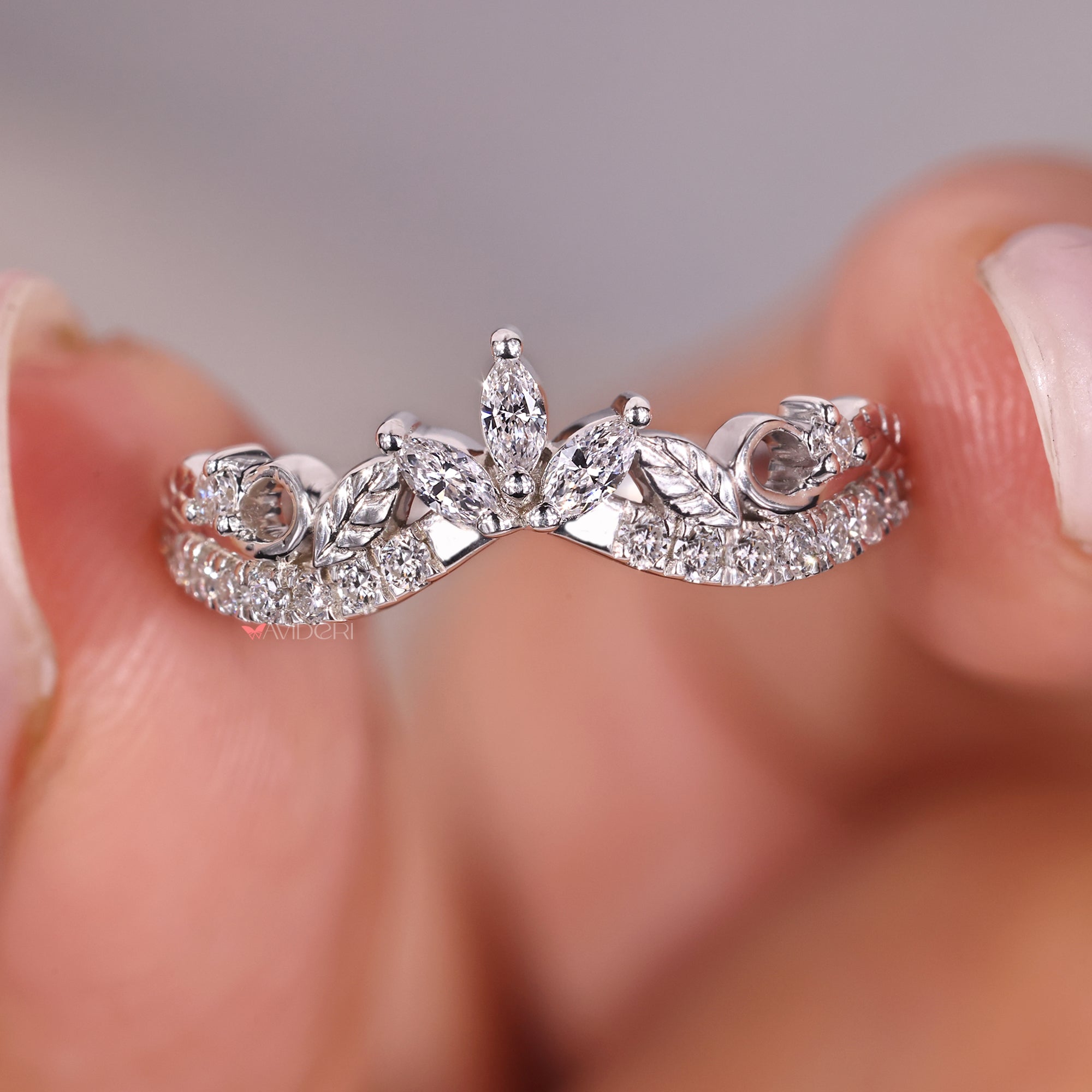 Prong set band featuring round diamonds, ensuring a secure and elegant fit.