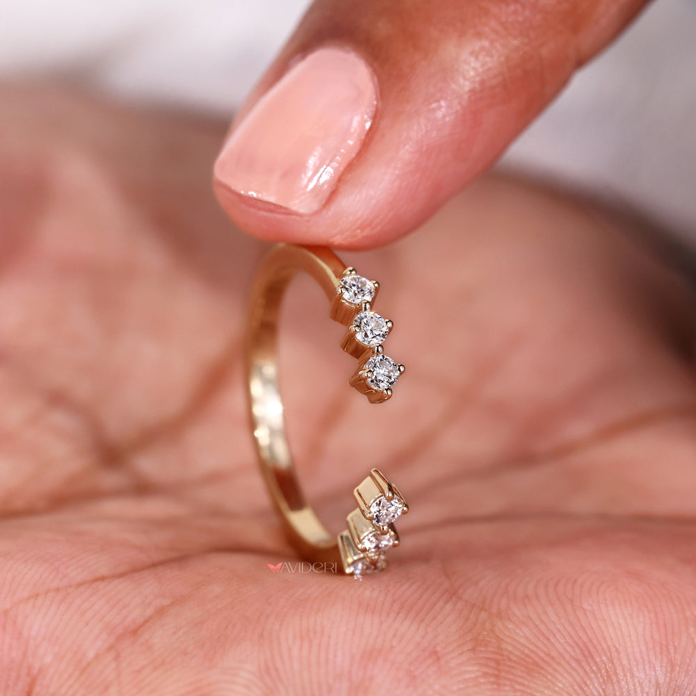 Wedding band with open gap for a contemporary look.
