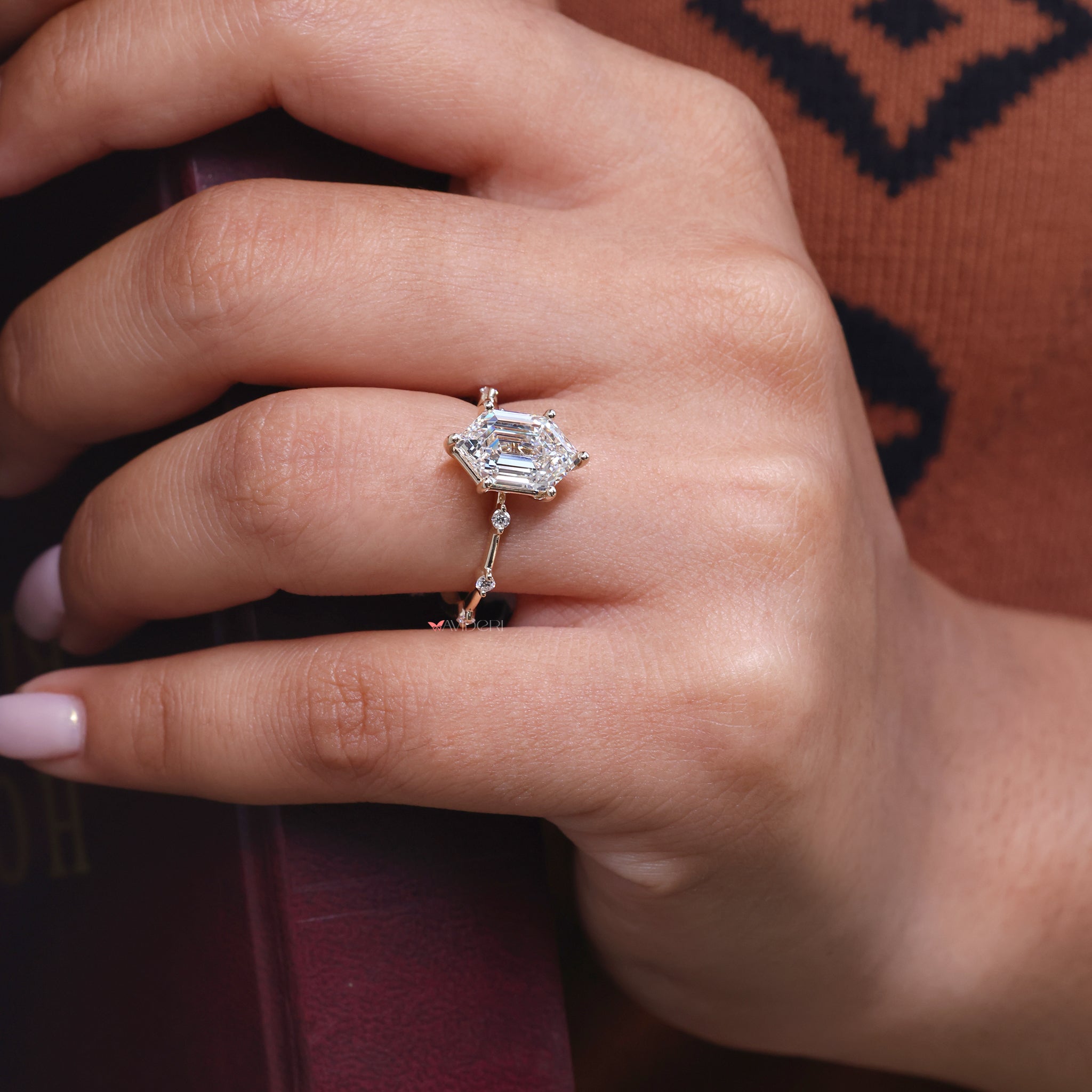 Avideri Ring with Round Cut Distance Pave in Yellow Gold