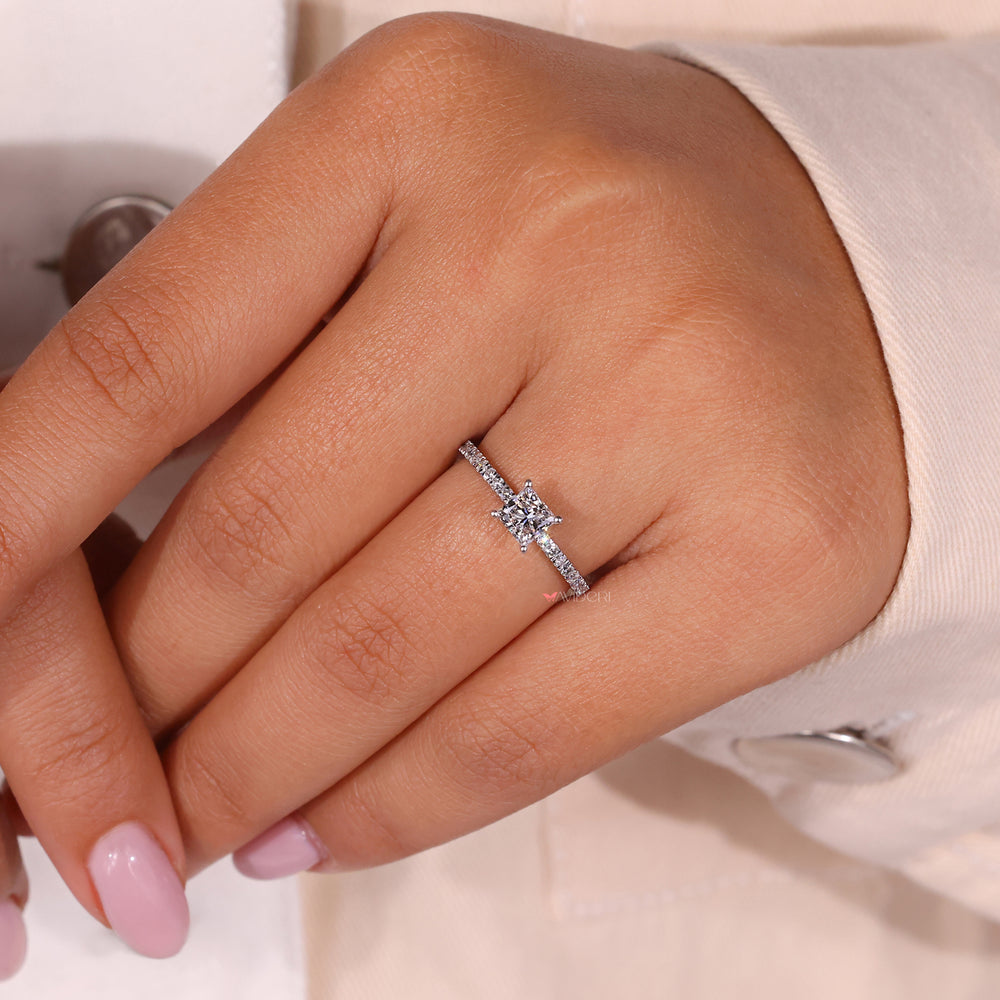Sophisticated prong setting diamond ring for modern brides.
