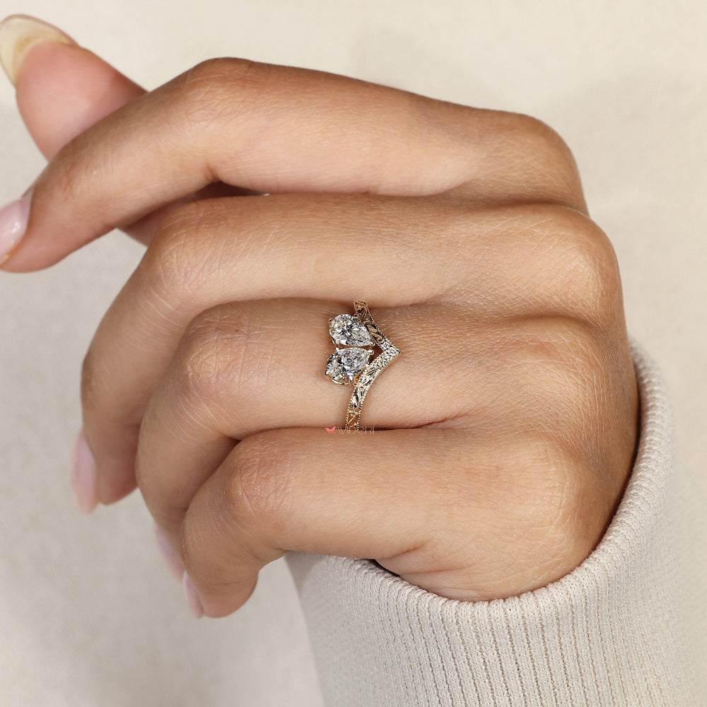 IGI certified toi et moi diamond ring handmade.
