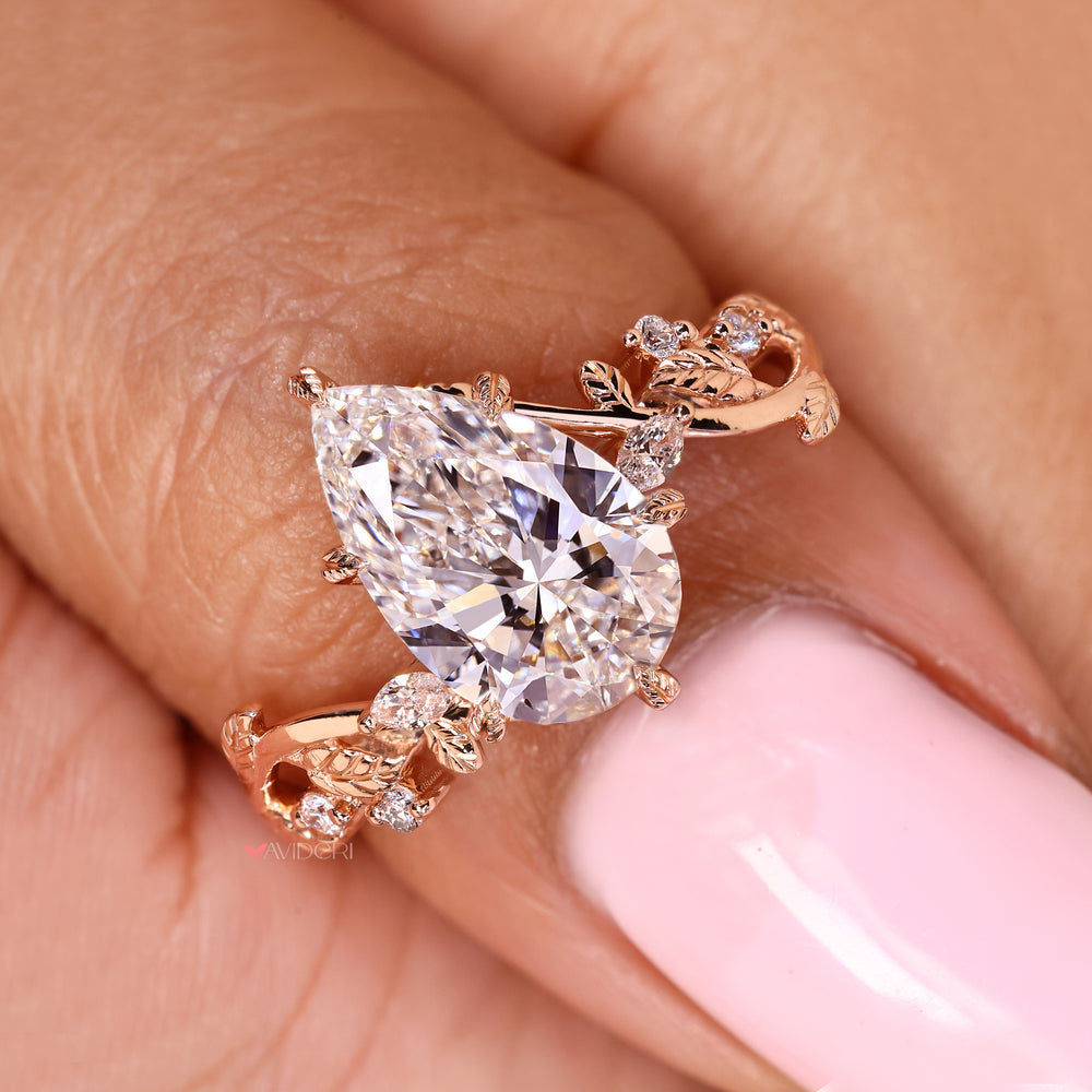Avideri pear diamond ring with round and marquise stones
