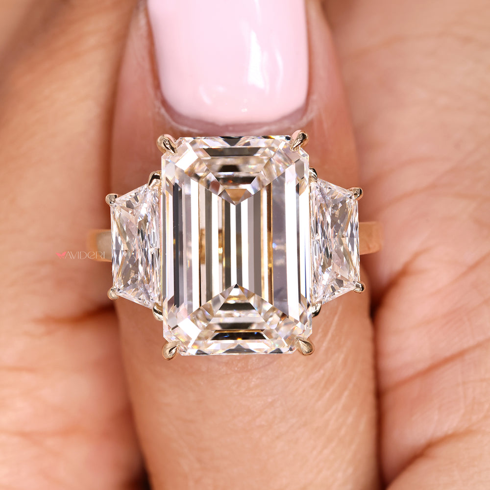 Avideri emerald ring with trapezoid step cut side stones
