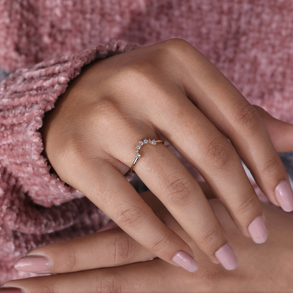 U-shape round diamond band in a beautiful setting.
