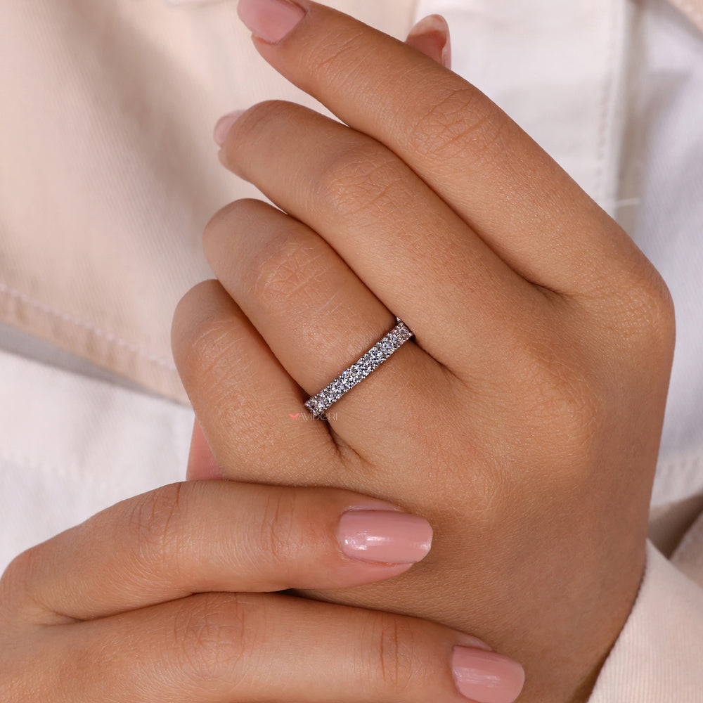 Eternity band with handmade Avideri craftsmanship.
