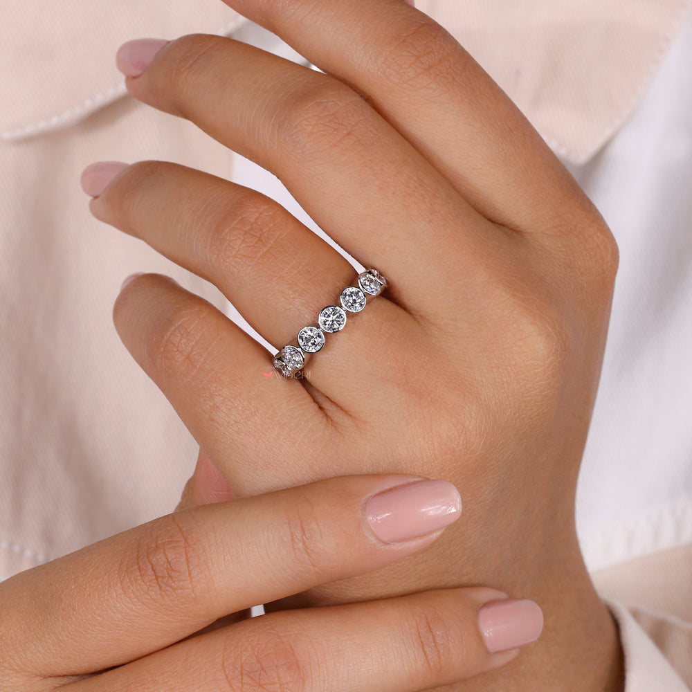Lab grown diamond wedding band made by Avideri.
