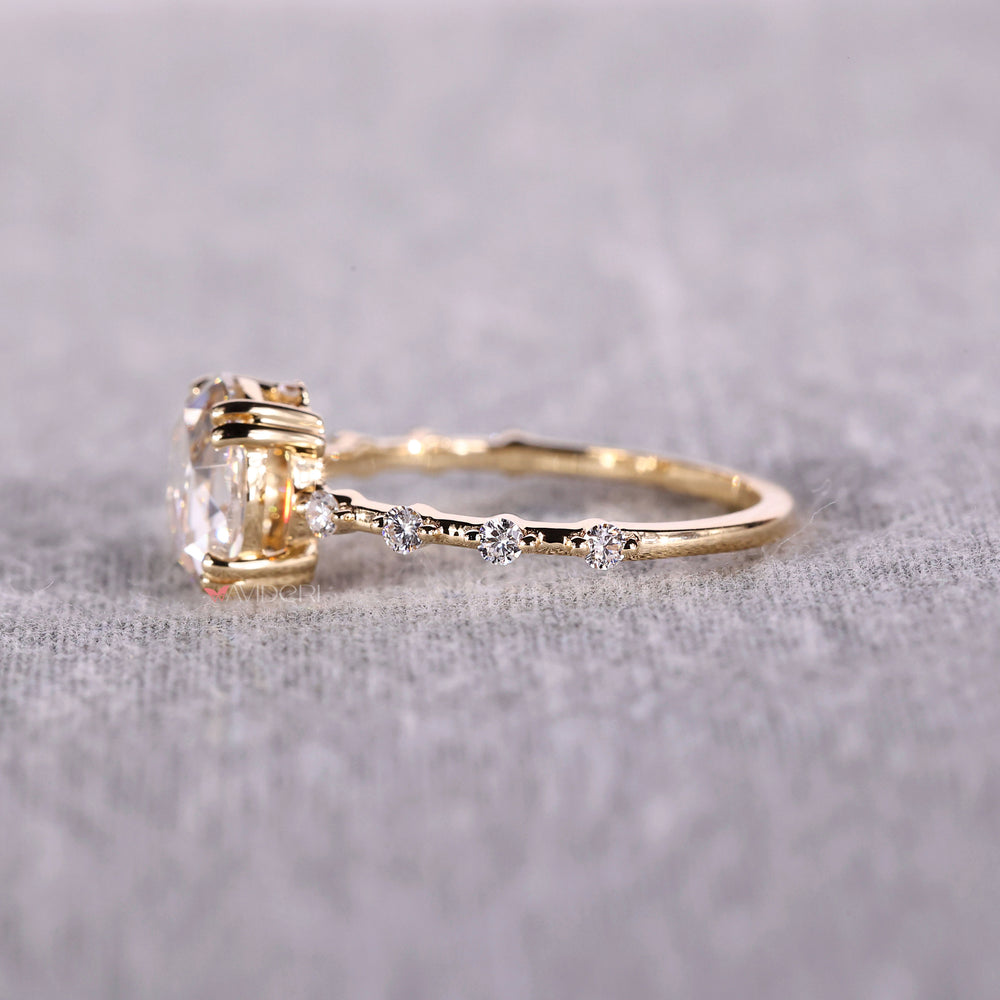 Paver distance highlights the delicate setting of this stunning jewelry piece.
