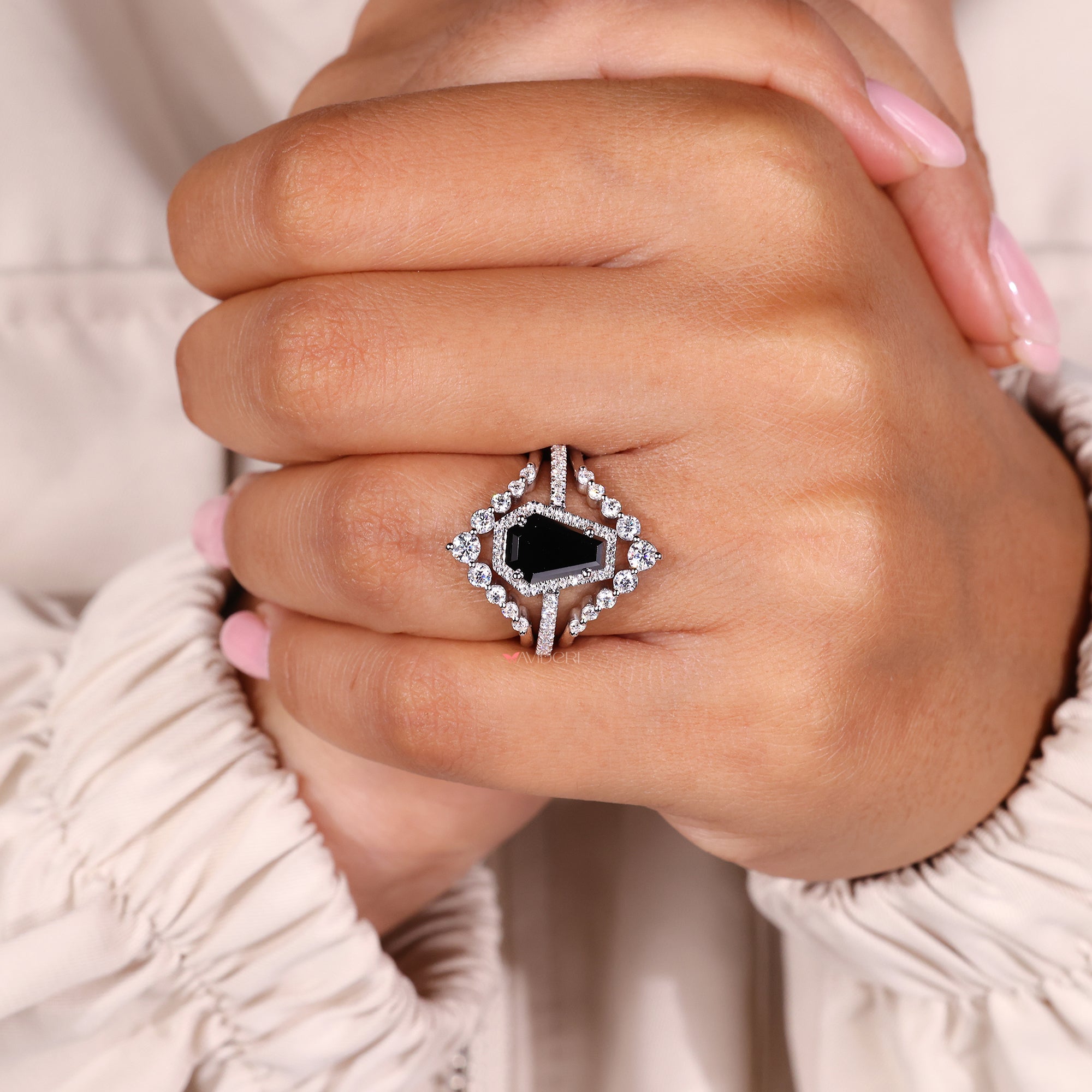 Avideri bridal set with a coffin engagement ring for a luxurious look
