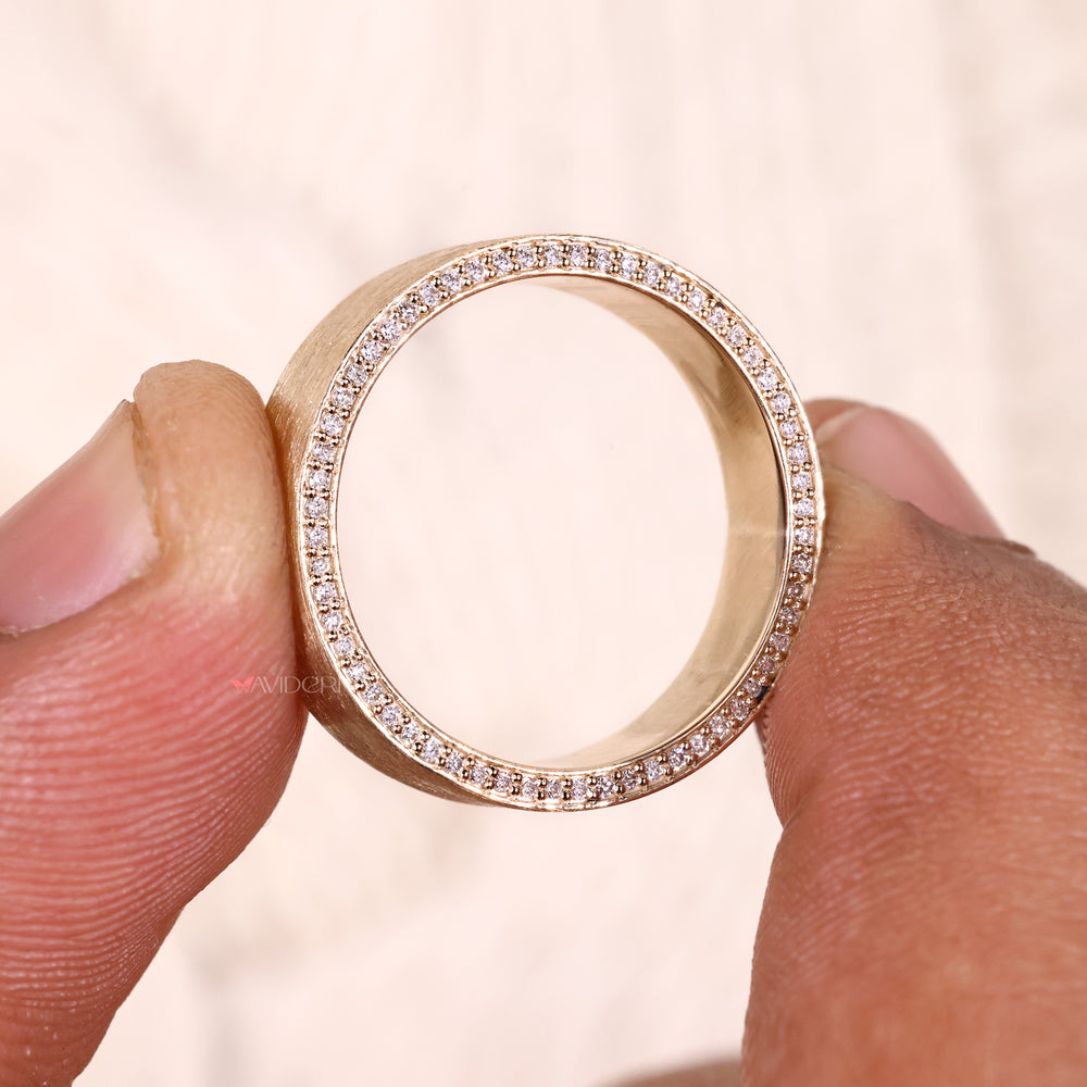 Lab grown round diamond mens ring.

