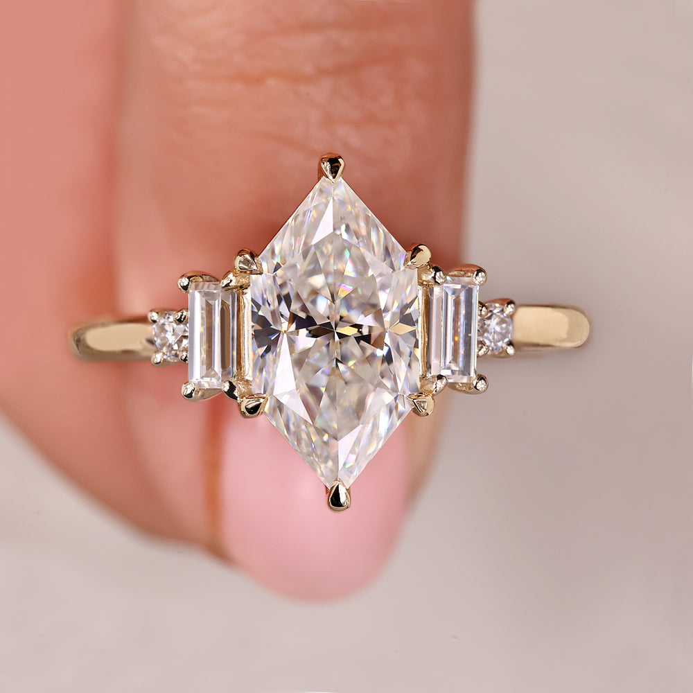 Five stone ring in yellow gold.