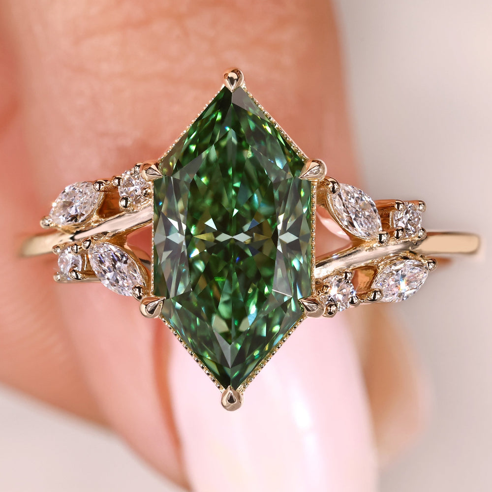 Dutch marquise diamond ring with green center stone accents
