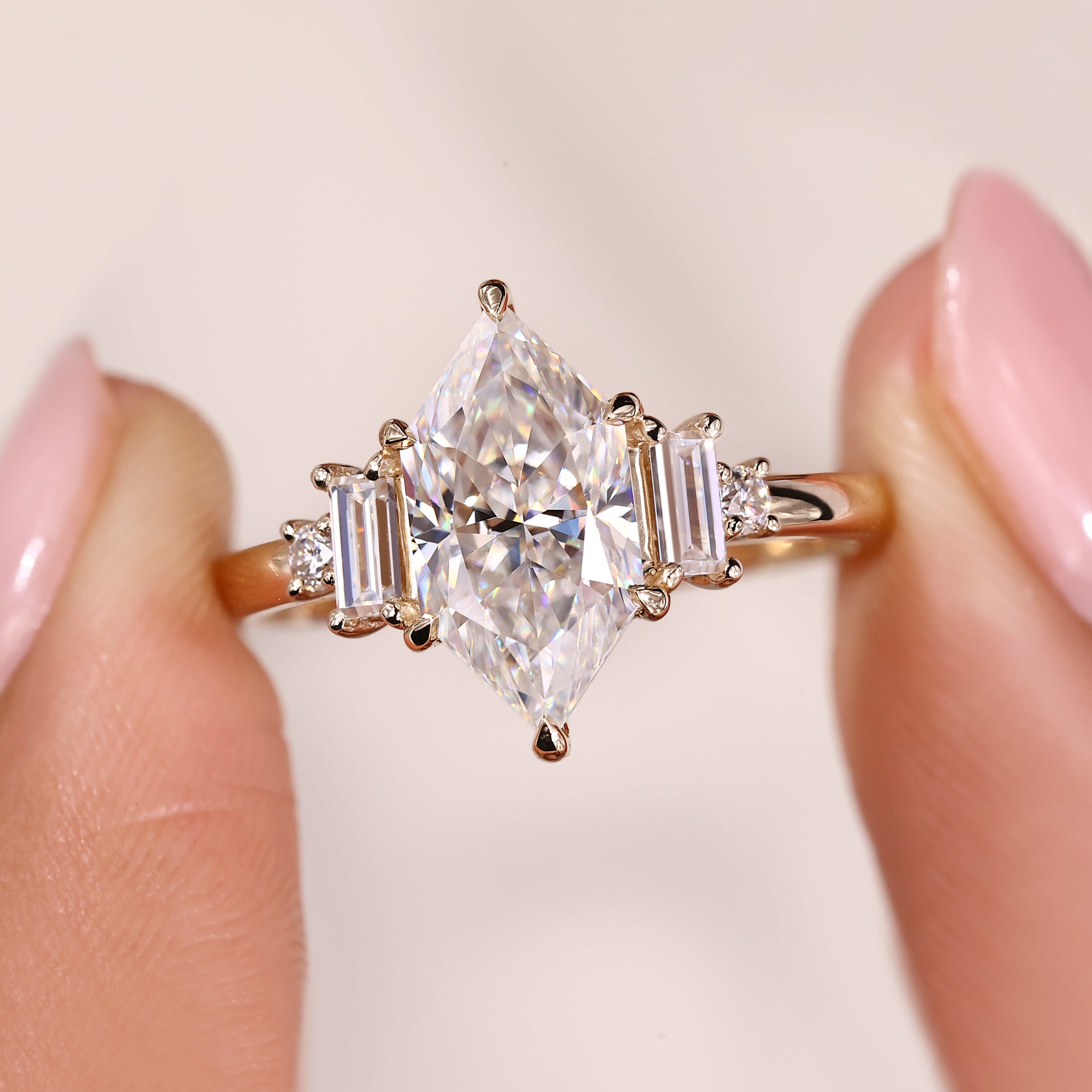 6 claw prong setting in muse setting ring style.