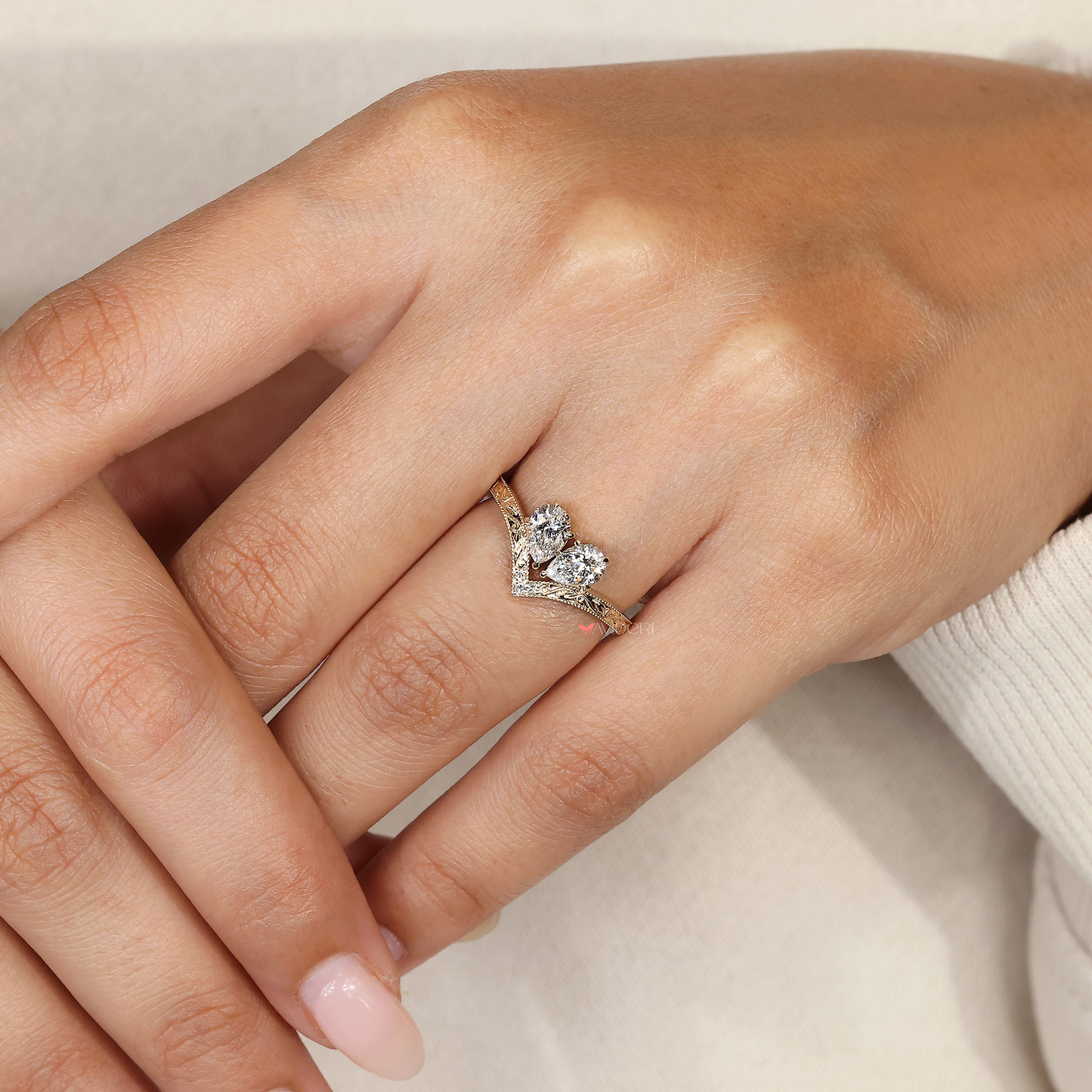 Toi et moi ring with claw prong setting detail.
