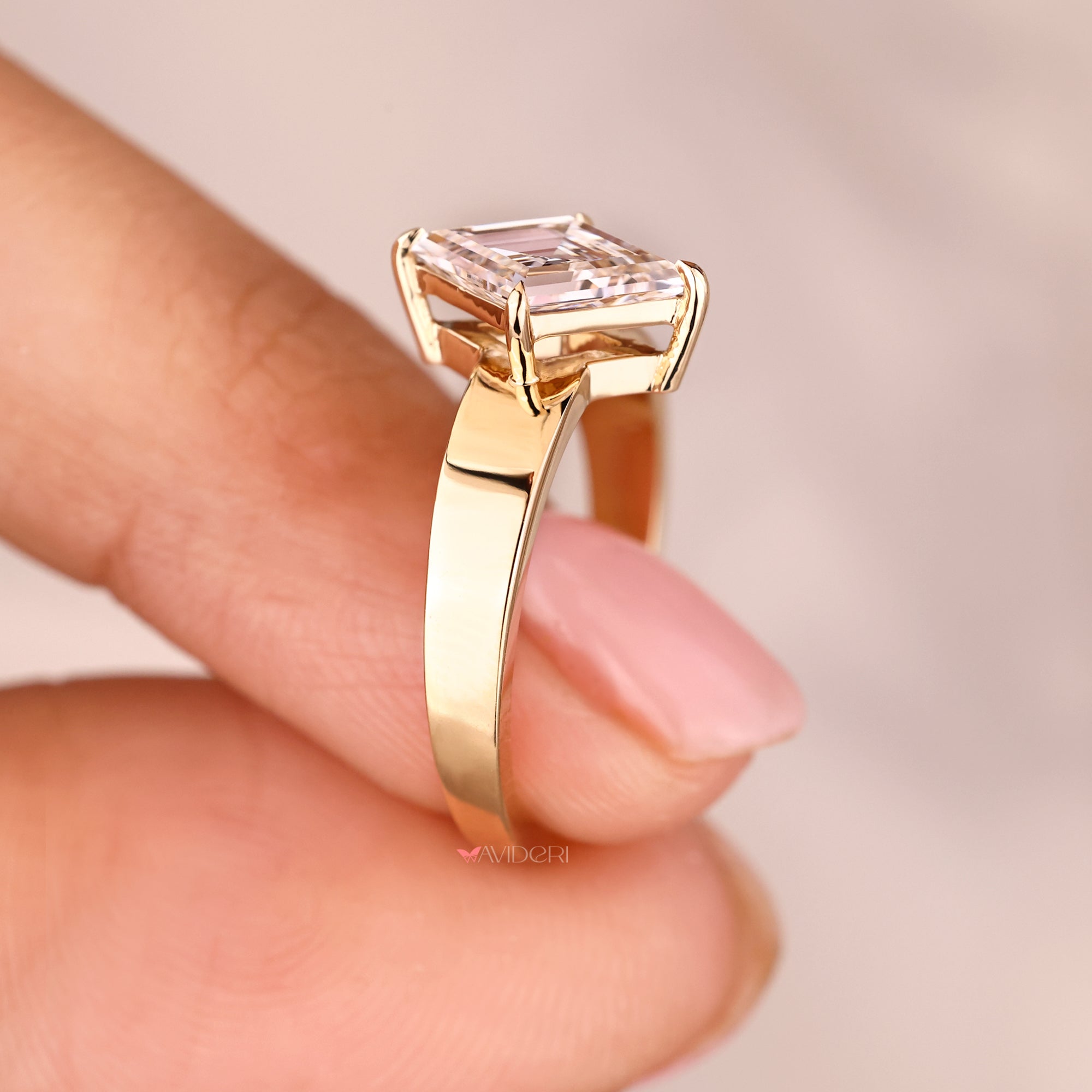 Compass prong ring on tapered shank ring.