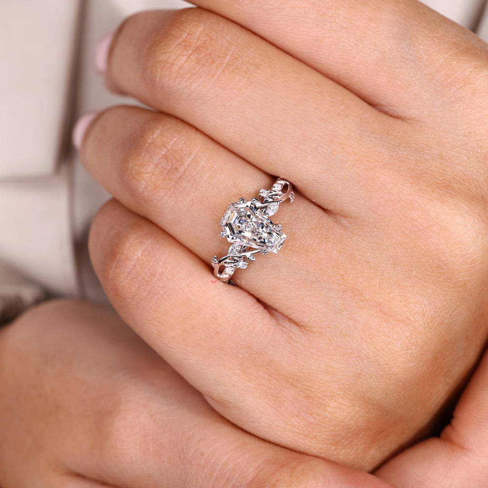 Avideri ring with lab-grown diamond ring.